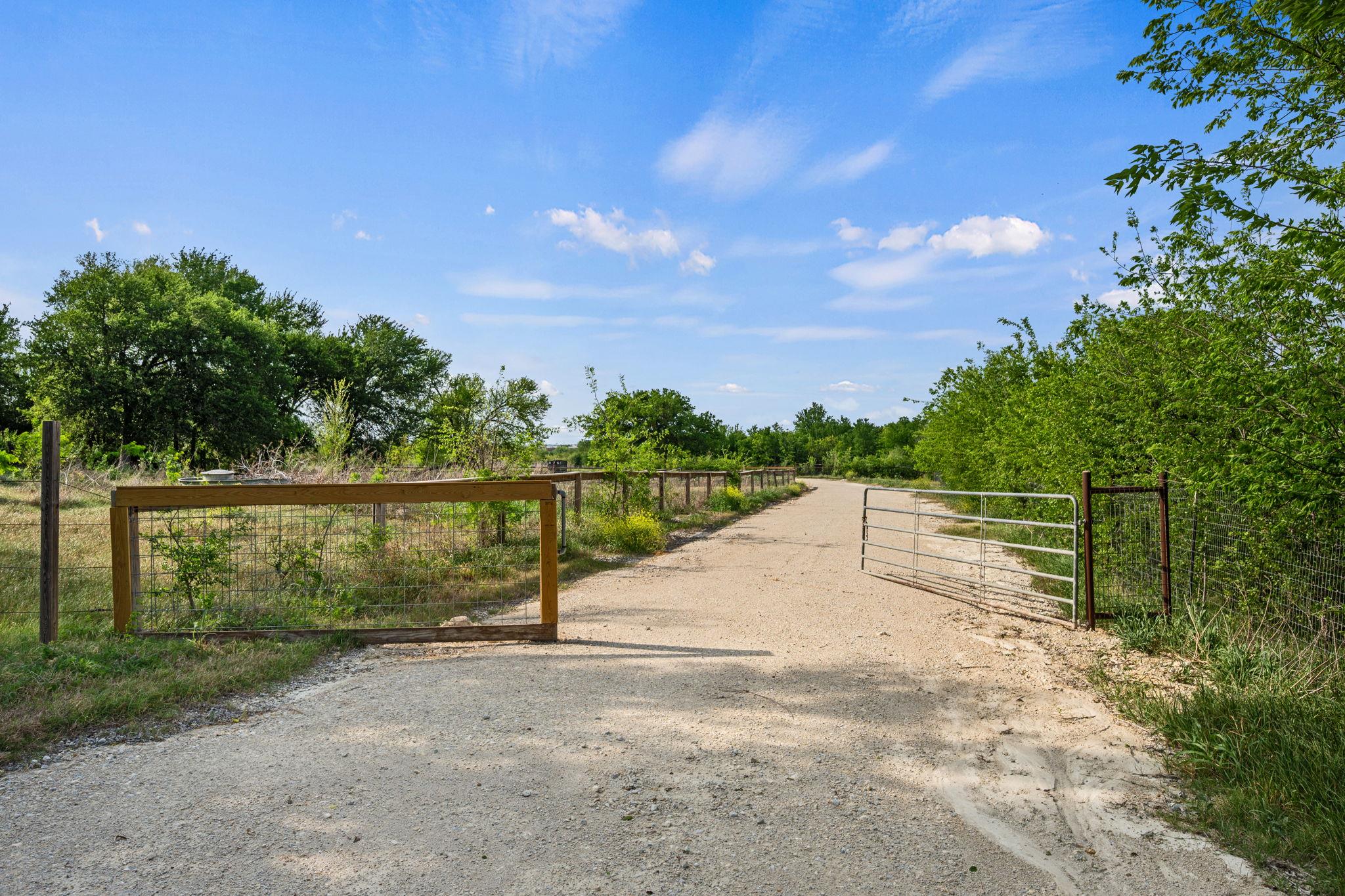 330 County Road 166, Georgetown, TX 78626