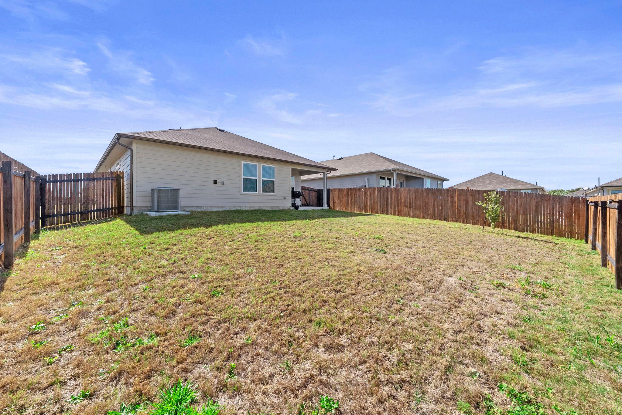 320 Darwin Pl, Lockhart, TX 78644