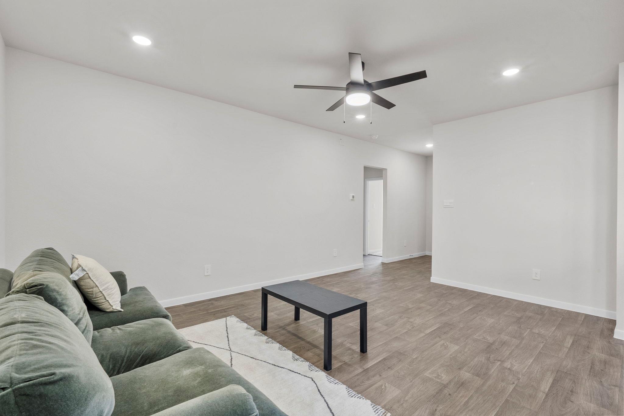 320 Darwin Pl, Lockhart, TX 78644