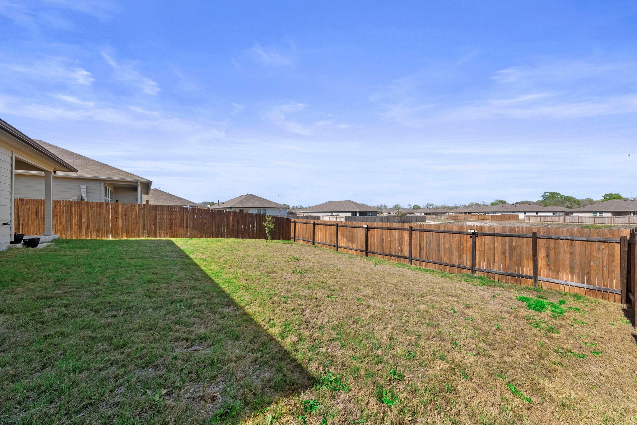 320 Darwin Pl, Lockhart, TX 78644