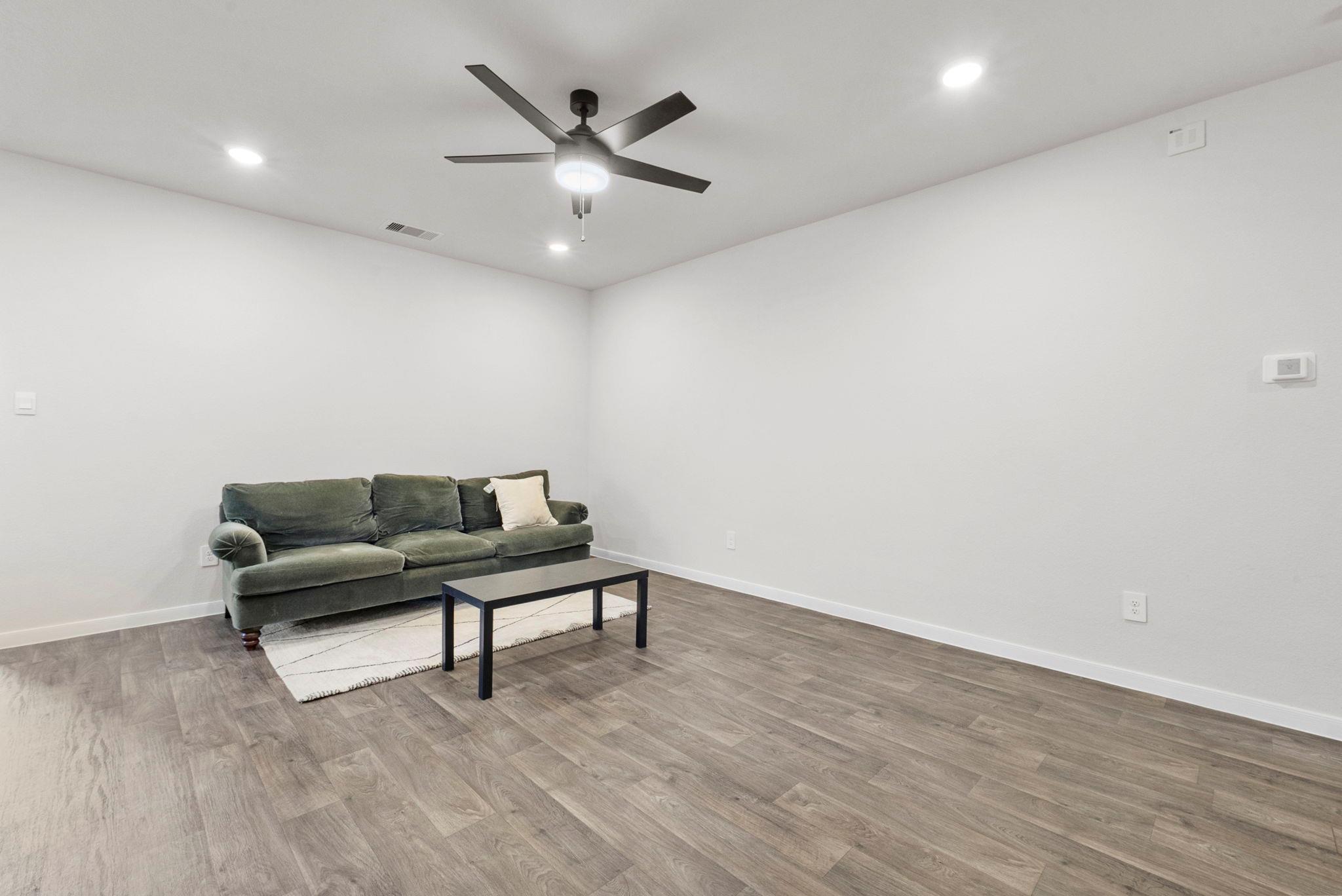 320 Darwin Pl, Lockhart, TX 78644