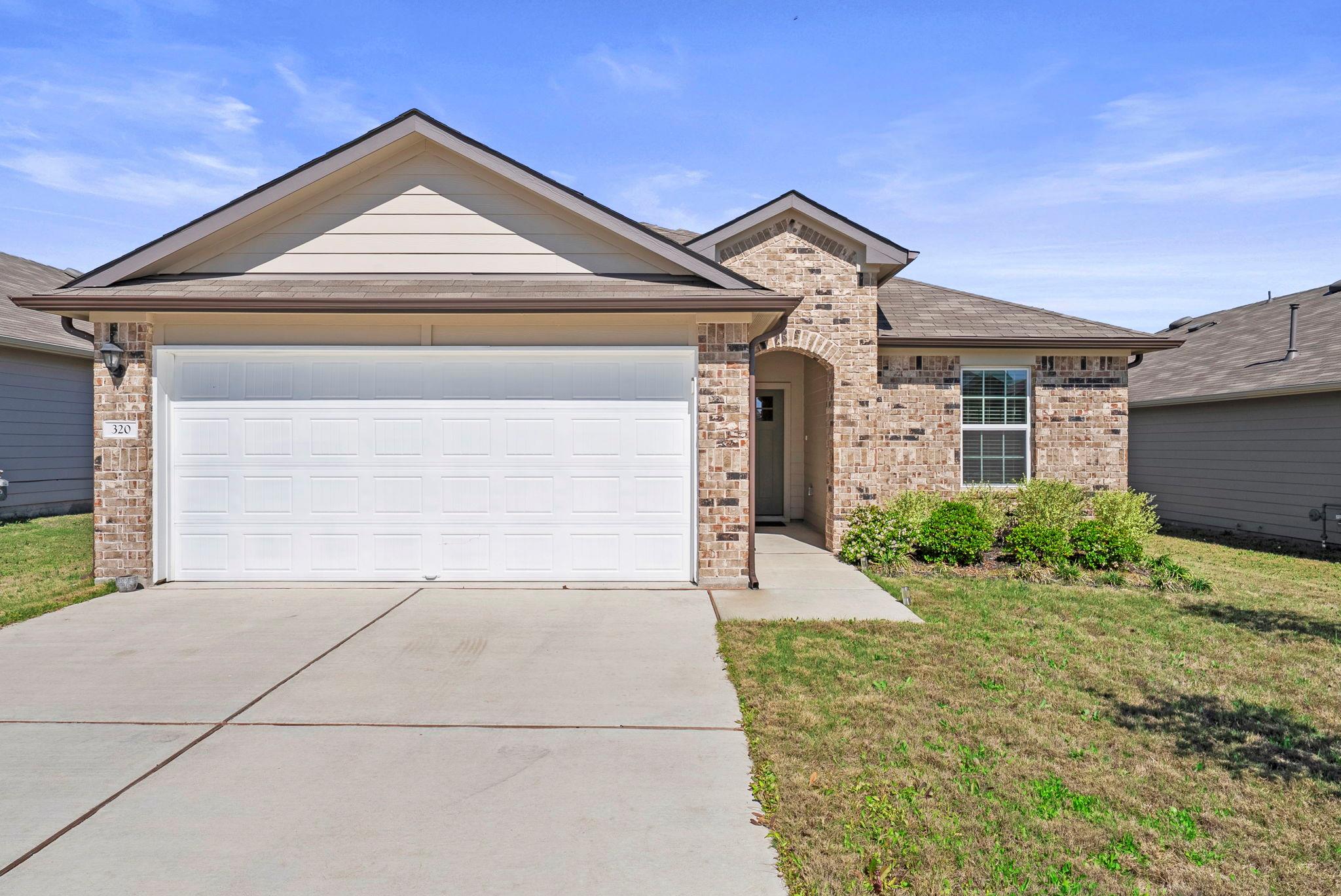 320 Darwin Pl, Lockhart, TX 78644