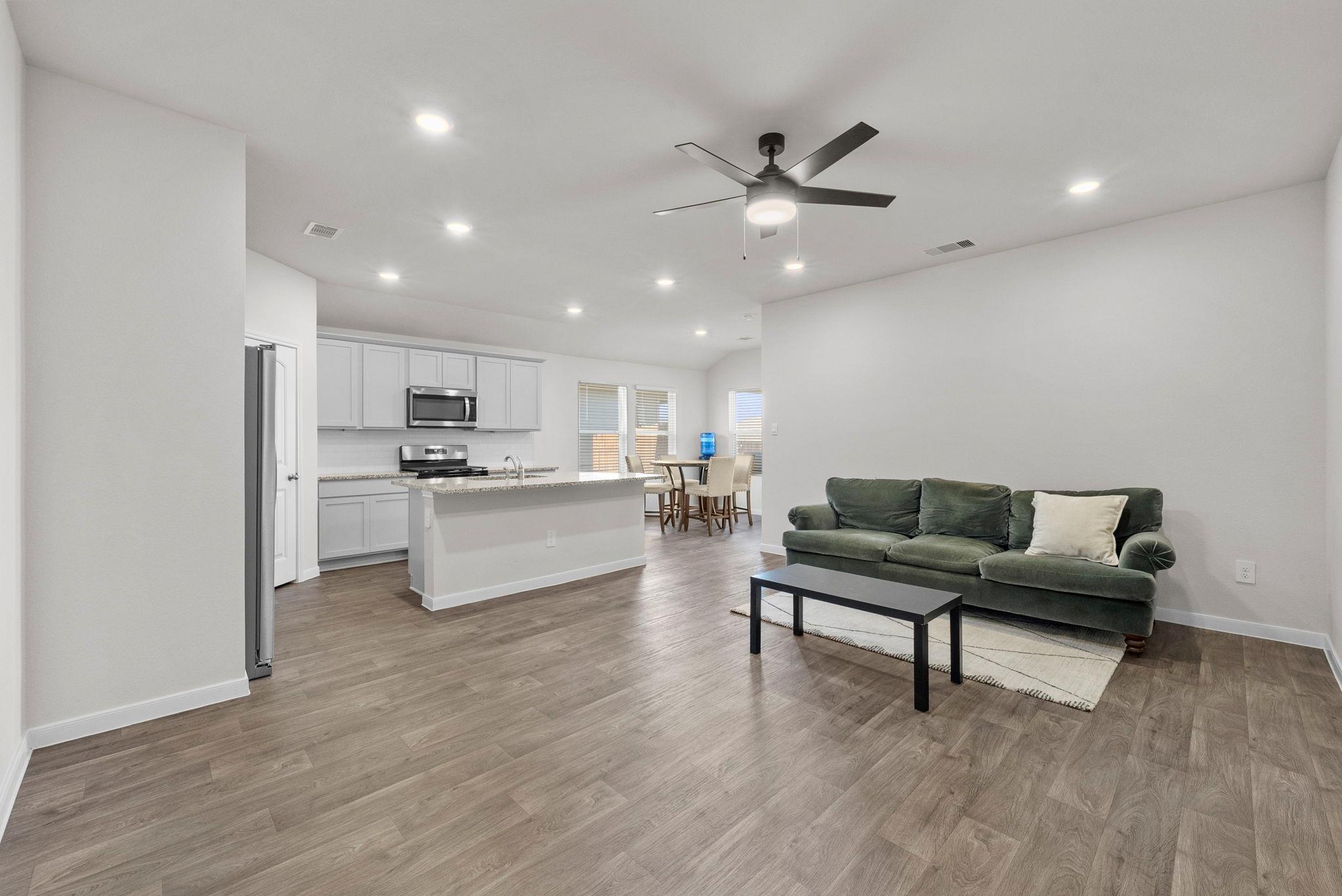 320 Darwin Pl, Lockhart, TX 78644