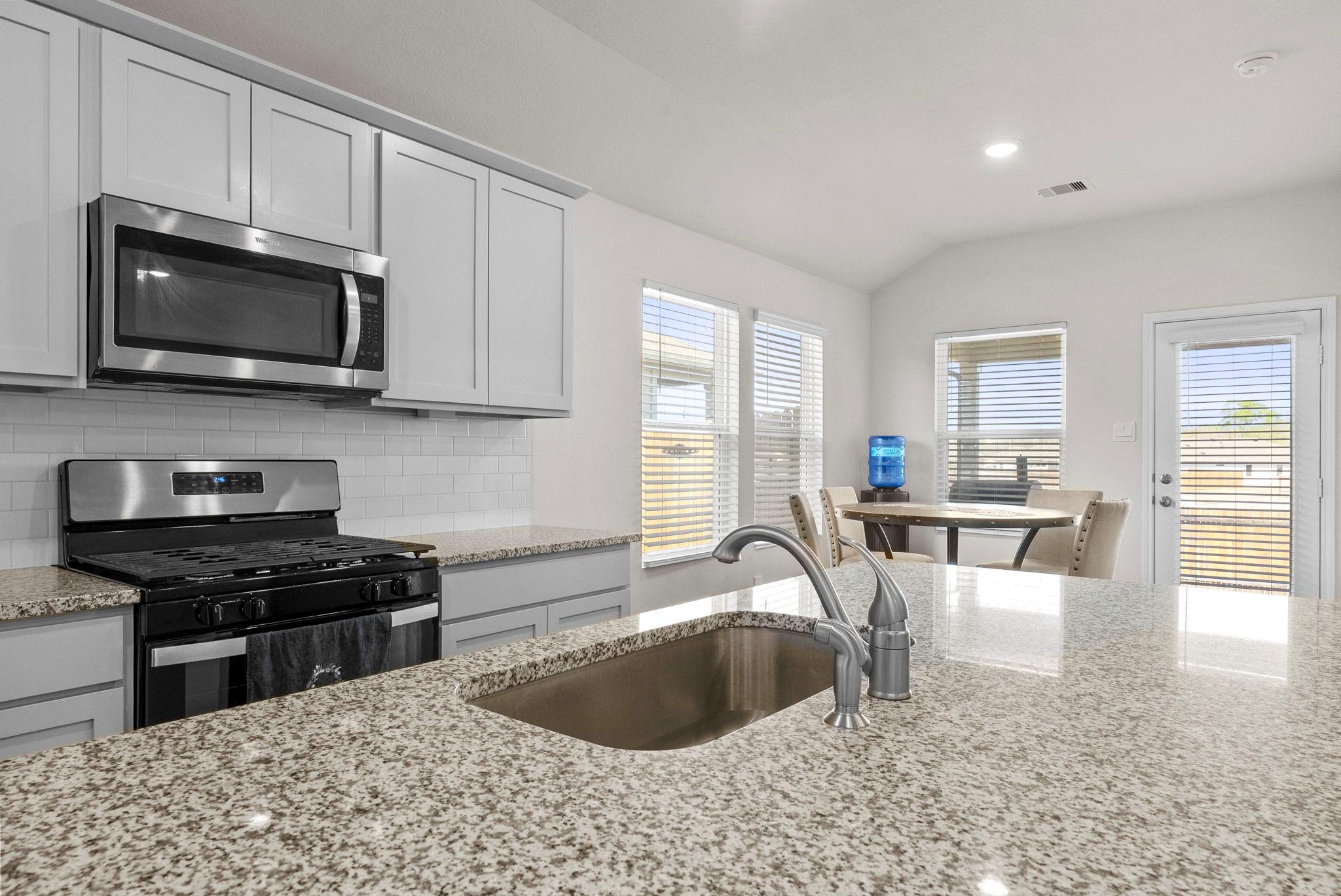 320 Darwin Pl, Lockhart, TX 78644