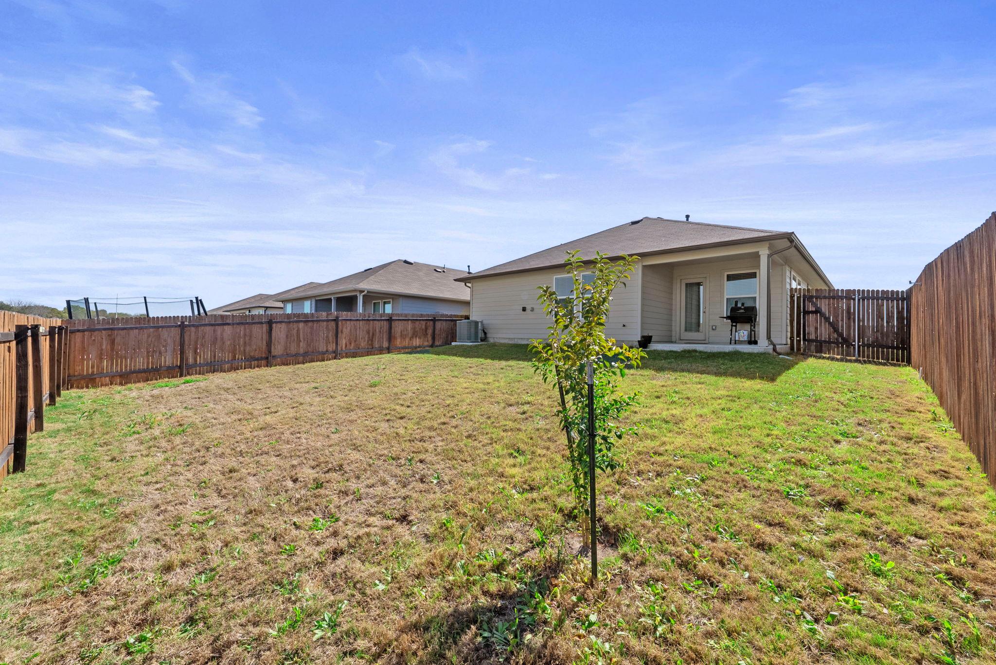 320 Darwin Pl, Lockhart, TX 78644