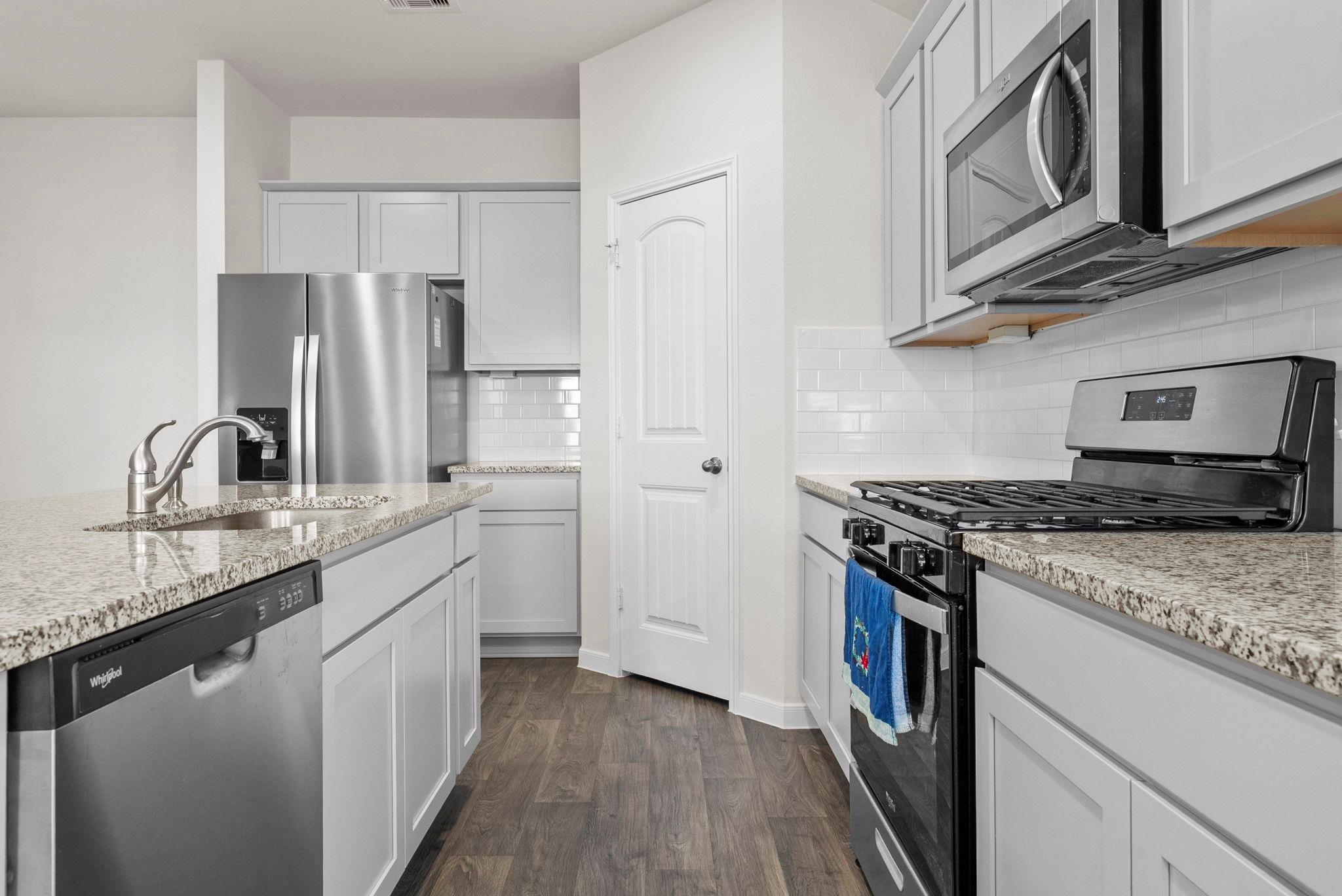 320 Darwin Pl, Lockhart, TX 78644