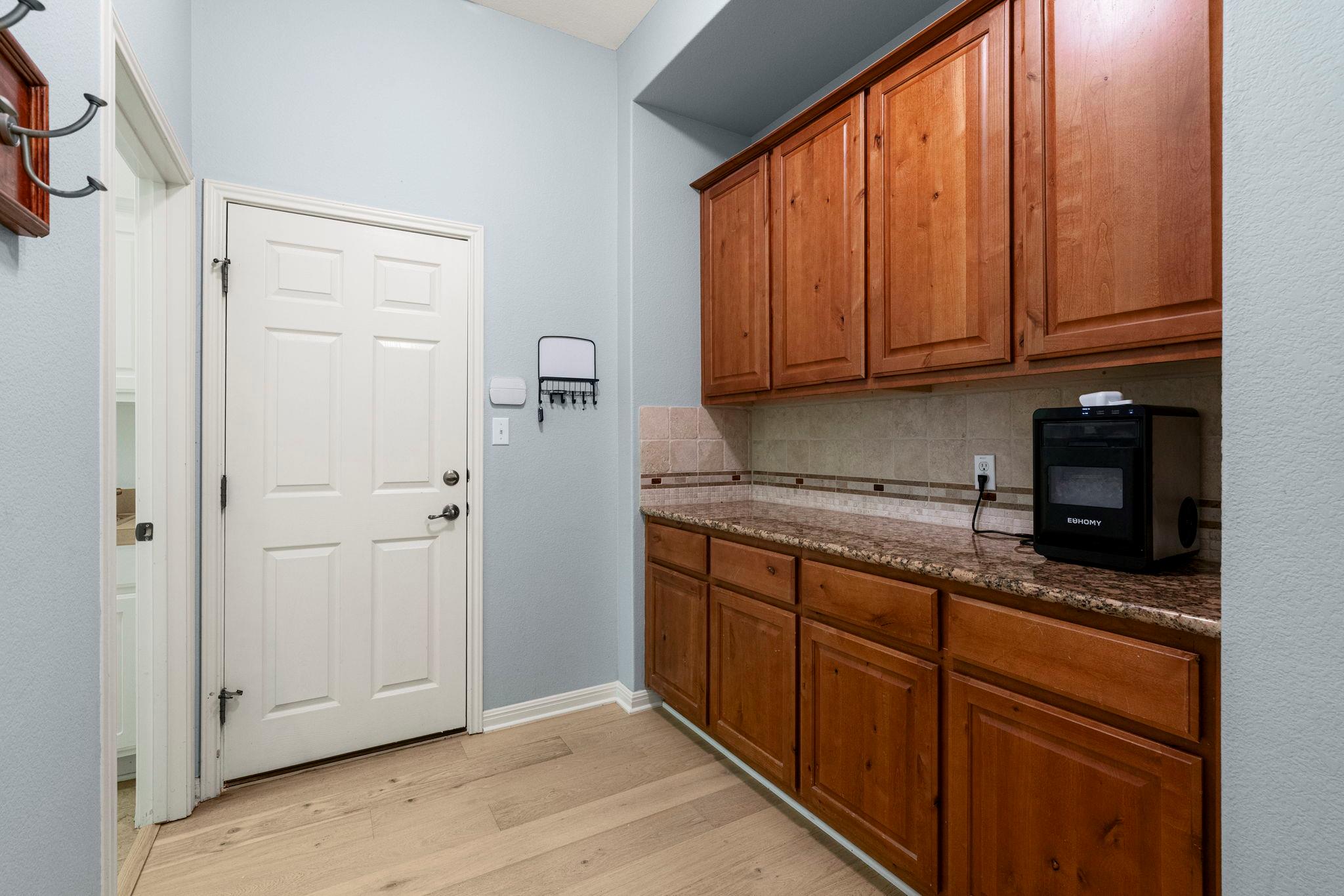 153 Mallard Cv, Austin, TX 78737