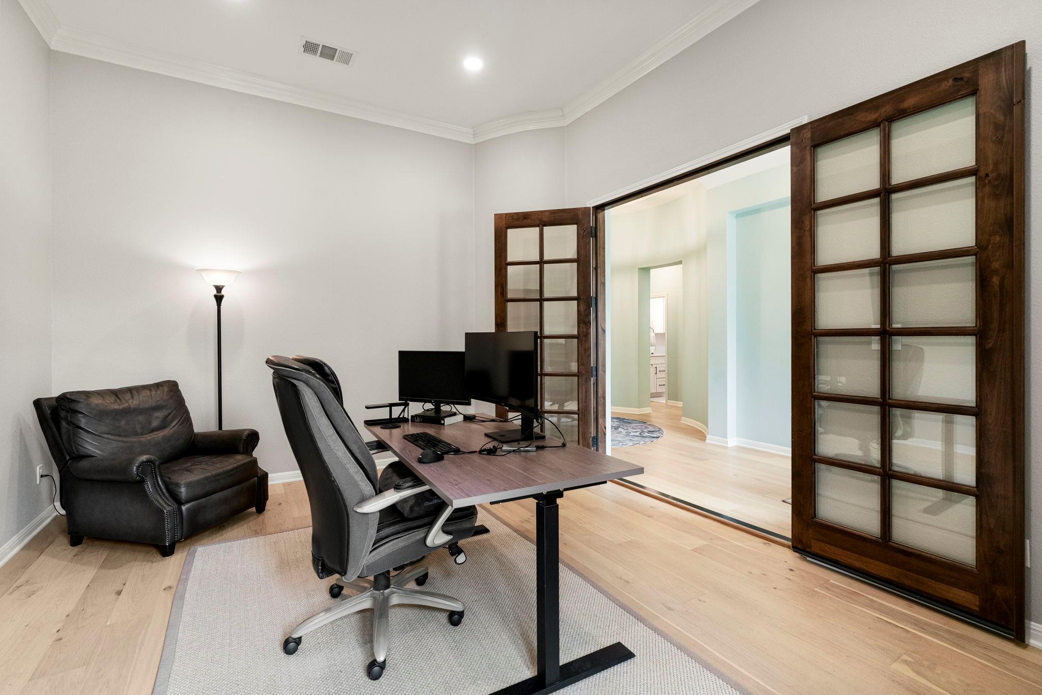 153 Mallard Cv, Austin, TX 78737