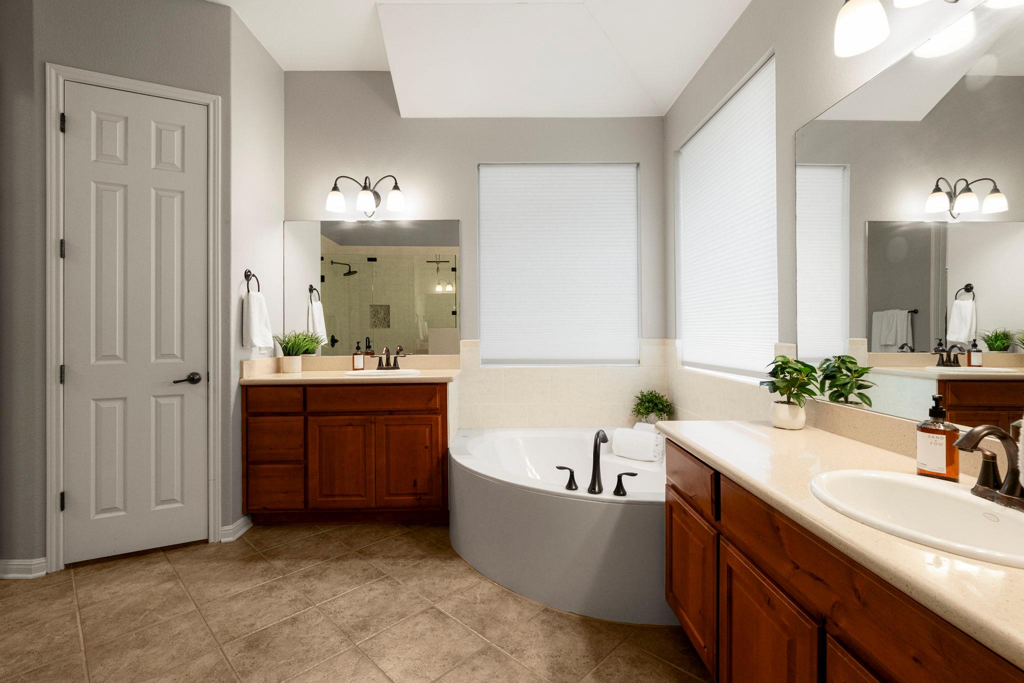 153 Mallard Cv, Austin, TX 78737