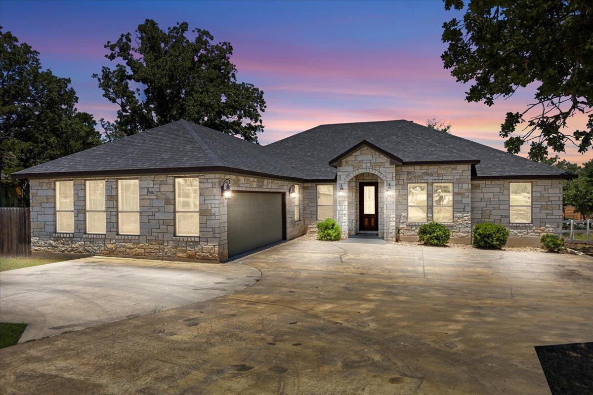 127 Medlar Dr, Cedar Creek, TX 78612