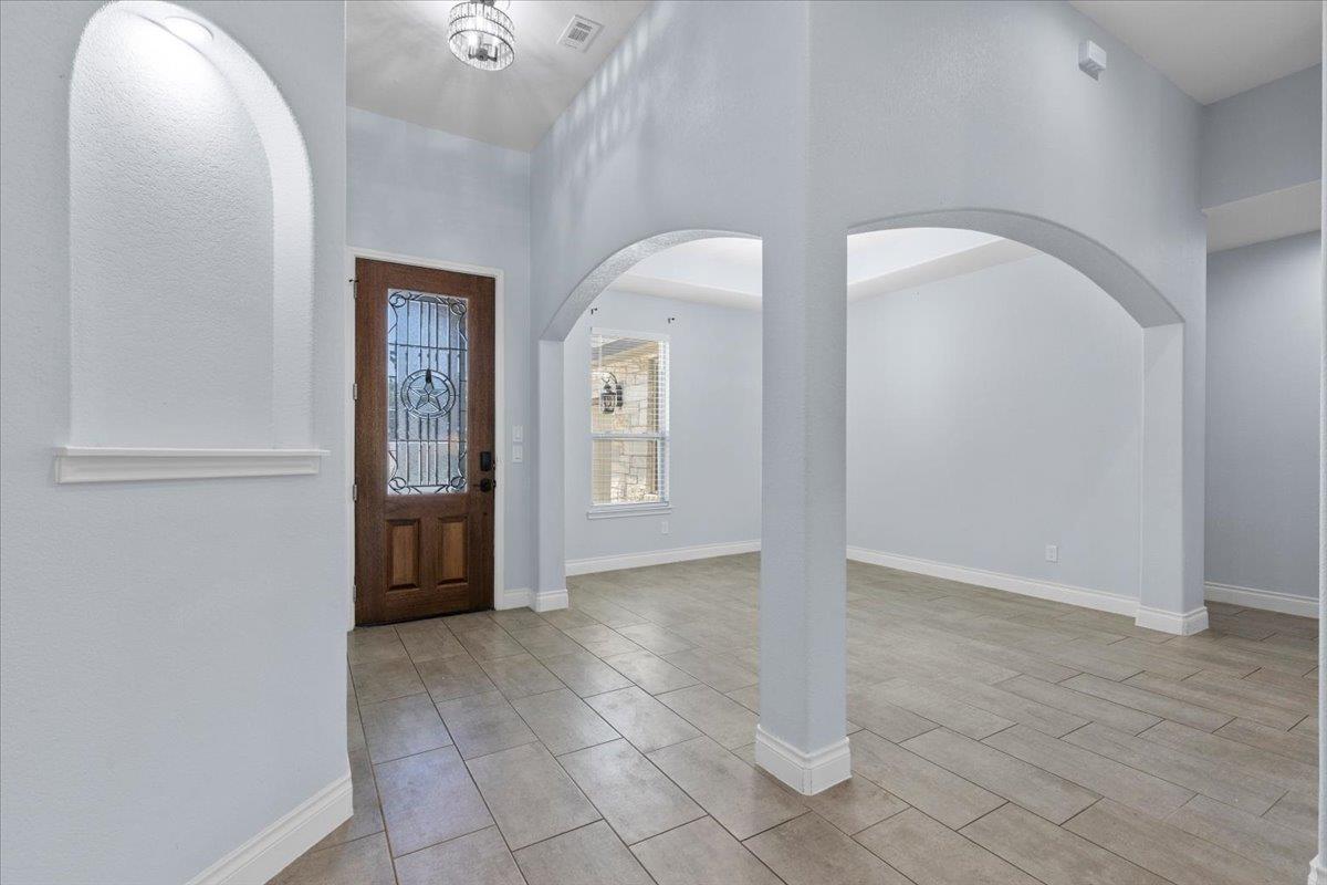 127 Medlar Dr, Cedar Creek, TX 78612