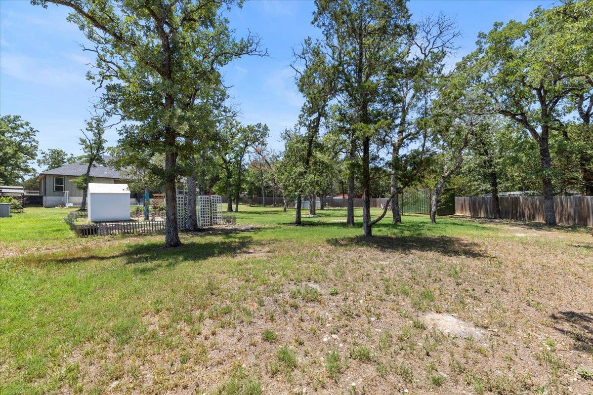 127 Medlar Dr, Cedar Creek, TX 78612