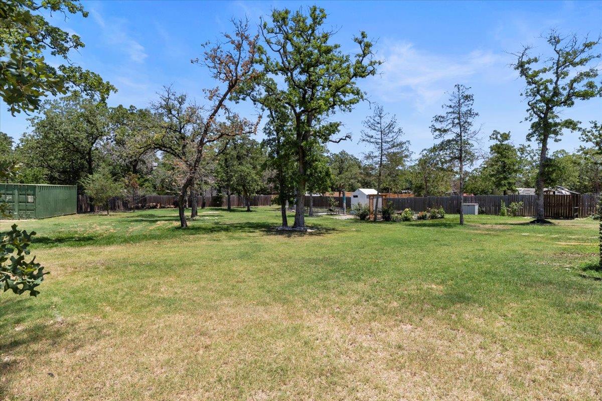127 Medlar Dr, Cedar Creek, TX 78612