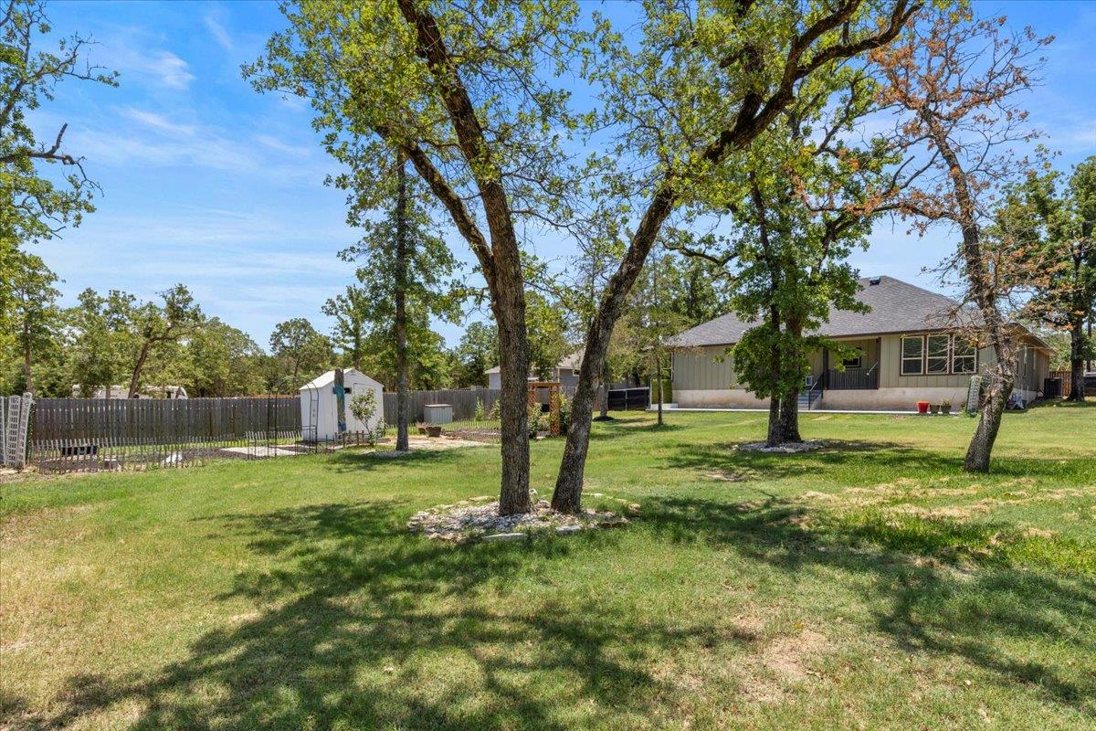127 Medlar Dr, Cedar Creek, TX 78612