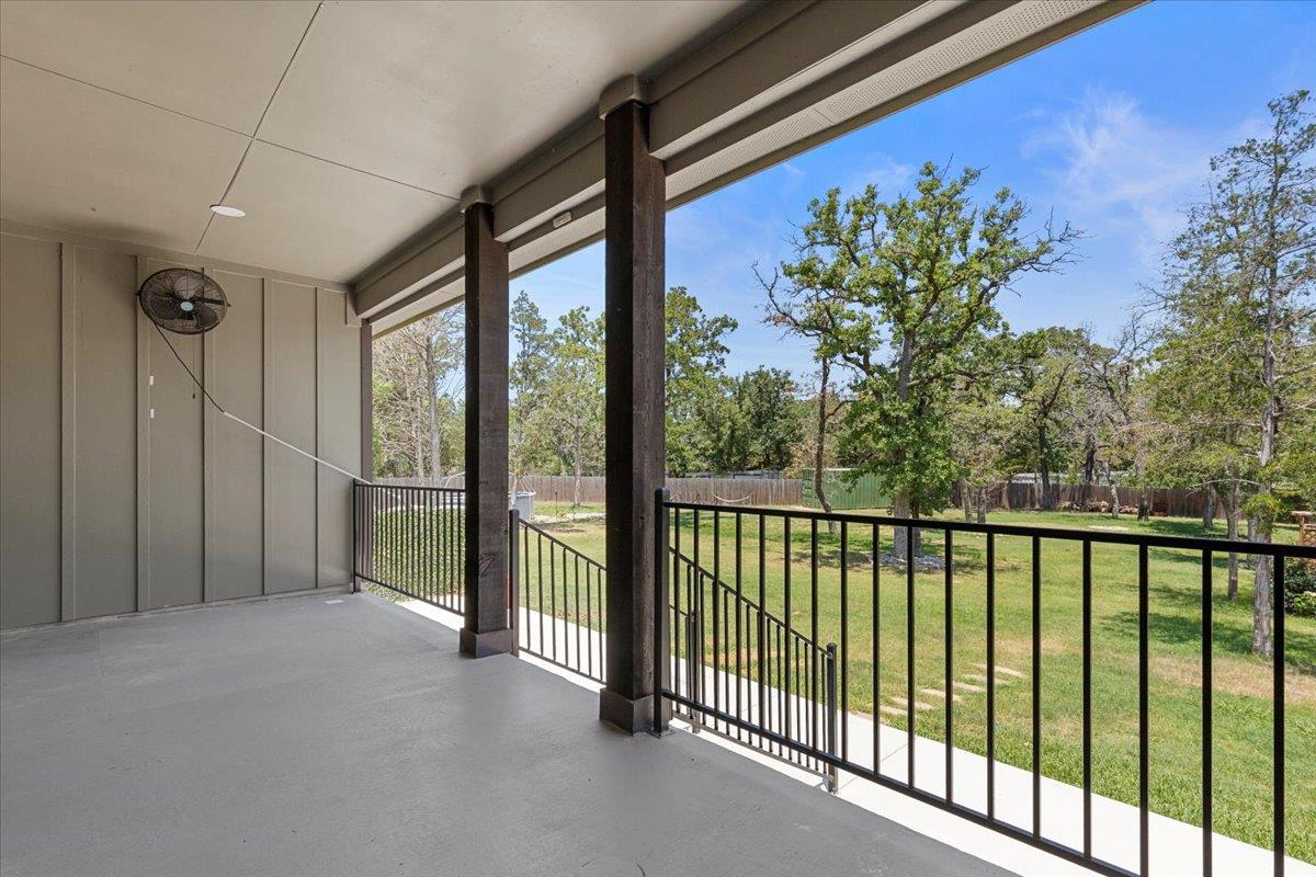 127 Medlar Dr, Cedar Creek, TX 78612