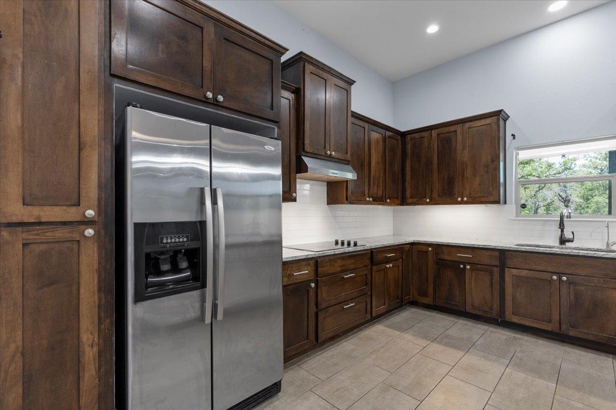 127 Medlar Dr, Cedar Creek, TX 78612