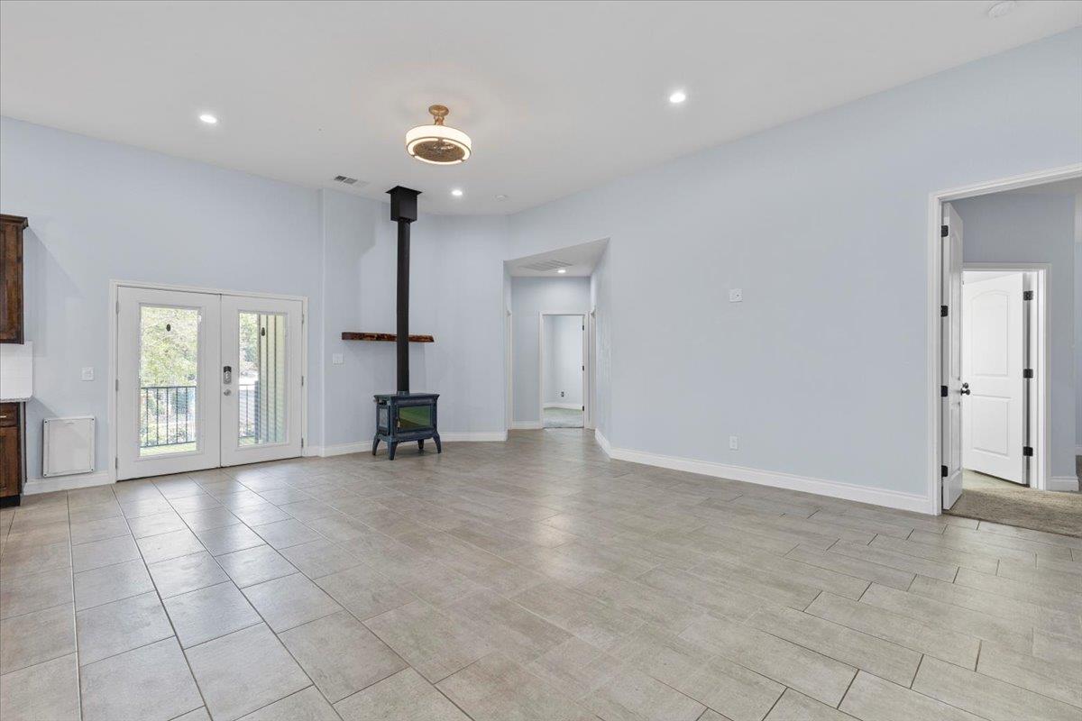 127 Medlar Dr, Cedar Creek, TX 78612