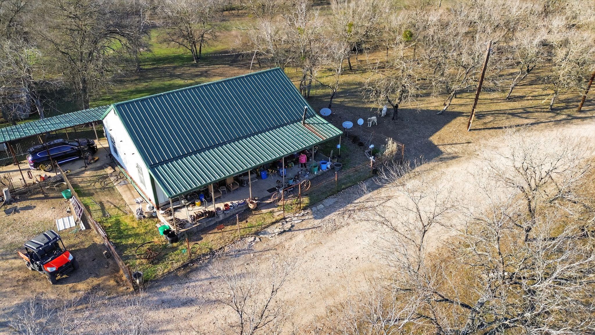 885 Longhollow Rd, Dale, TX 78616