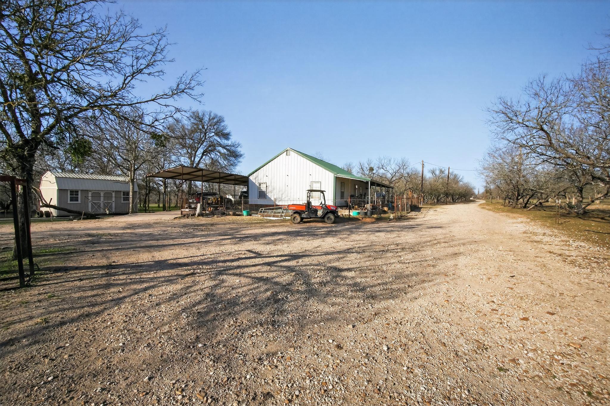 885 Longhollow Rd, Dale, TX 78616
