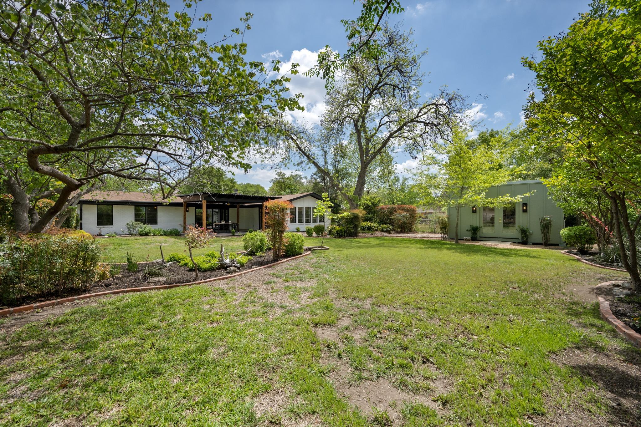 7300 Greenhaven Dr, Austin, TX 78757