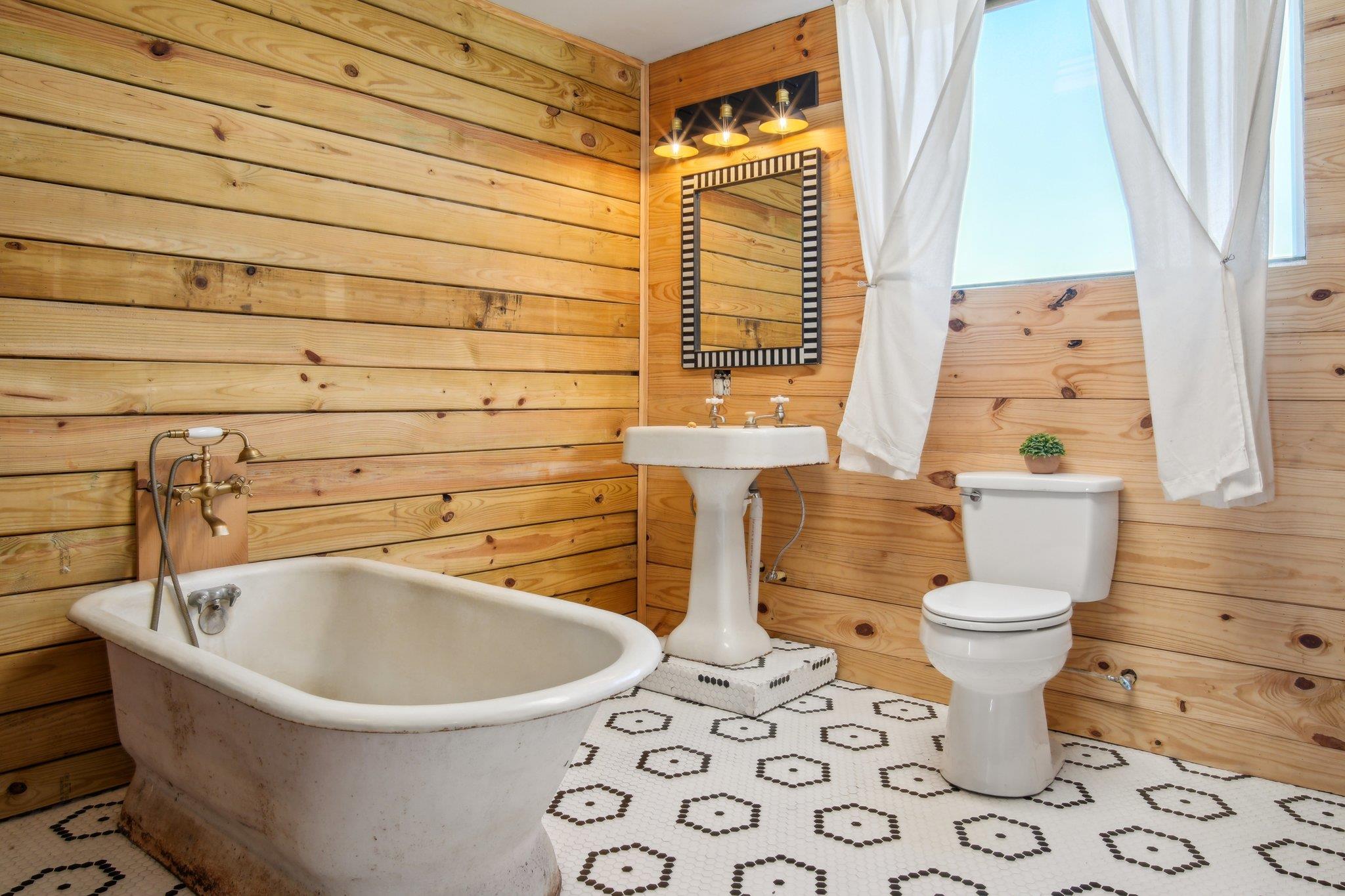 2200 Highway 21 E, Paige, TX 78659