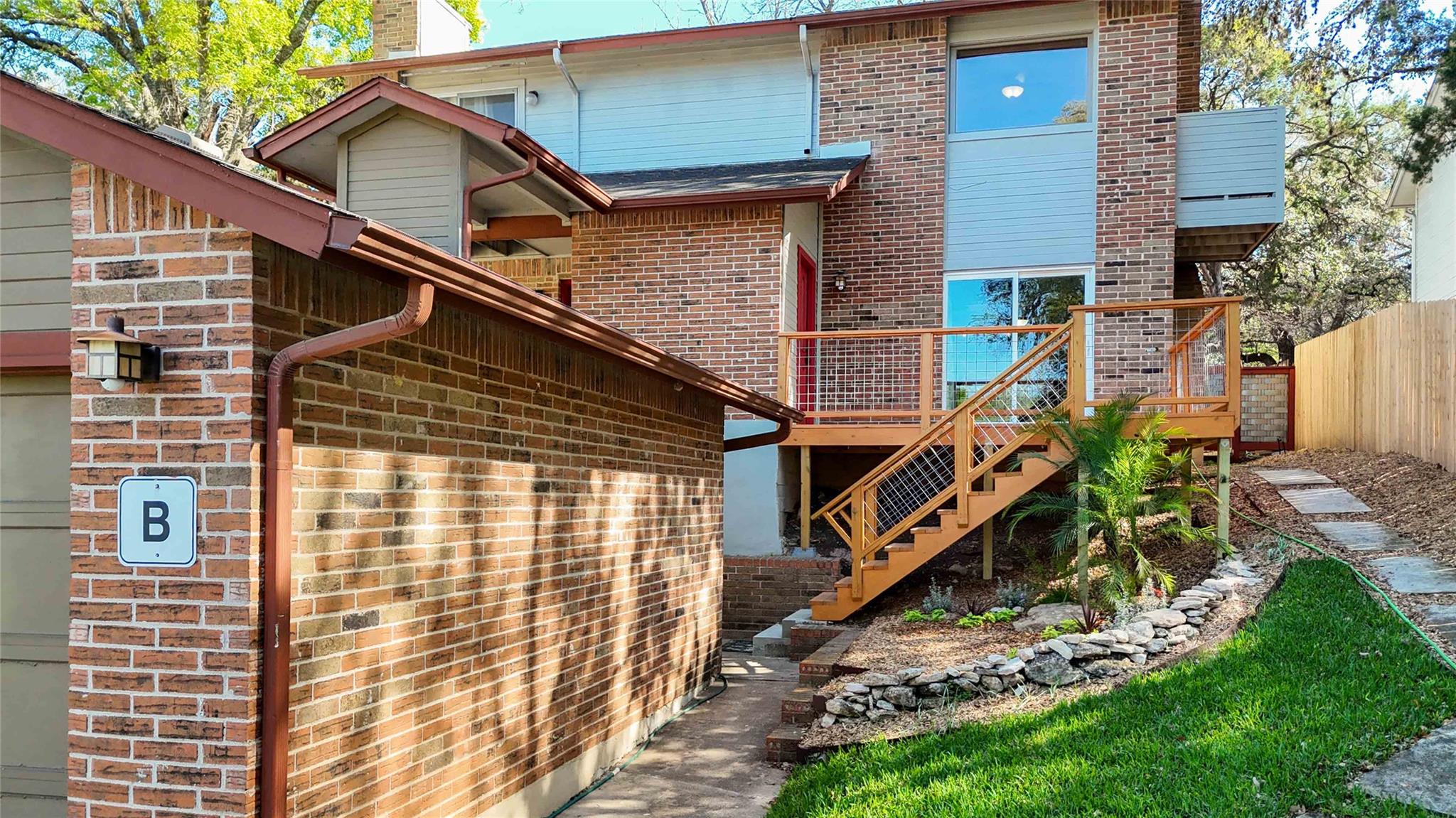 1703 Waterloo Trl # B, Austin, TX 78704