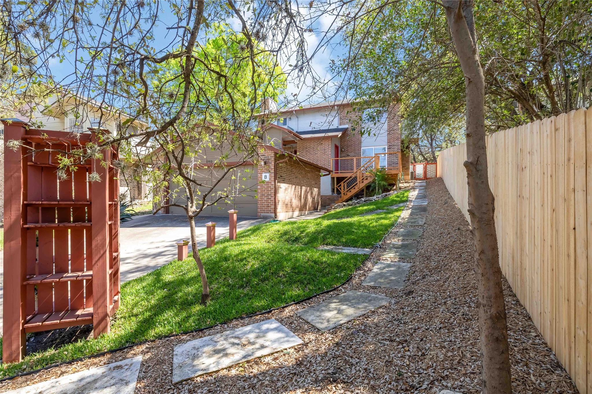 1703 Waterloo Trl # B, Austin, TX 78704