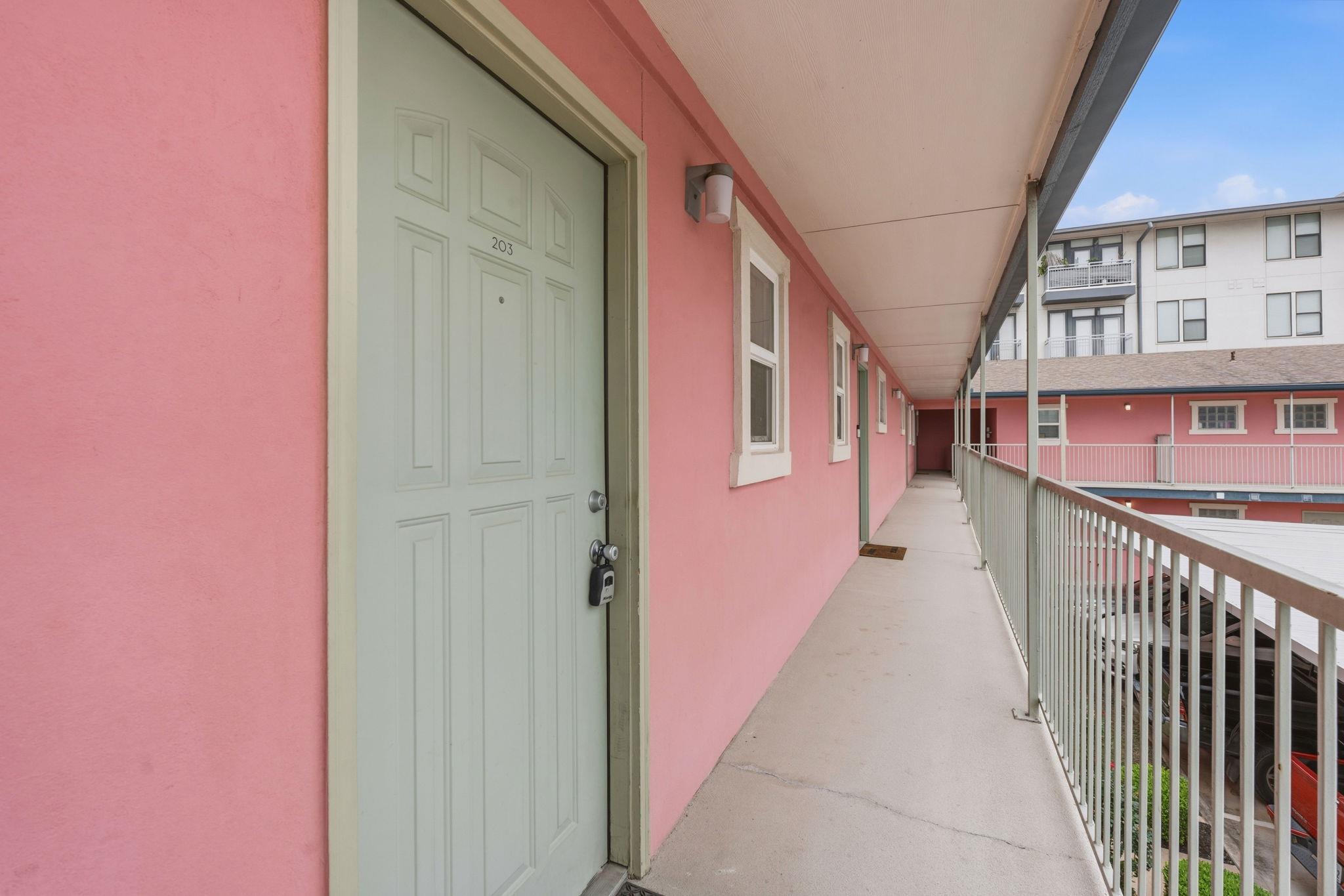 1422 Collier St # 203, Austin, TX 78704