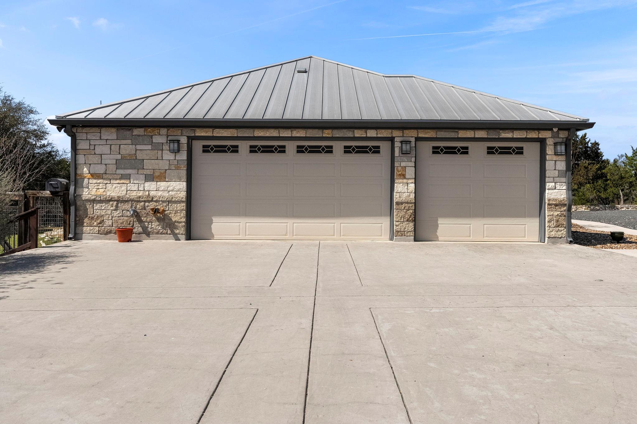 948 Lazy Diamond, Canyon Lake, TX 78133