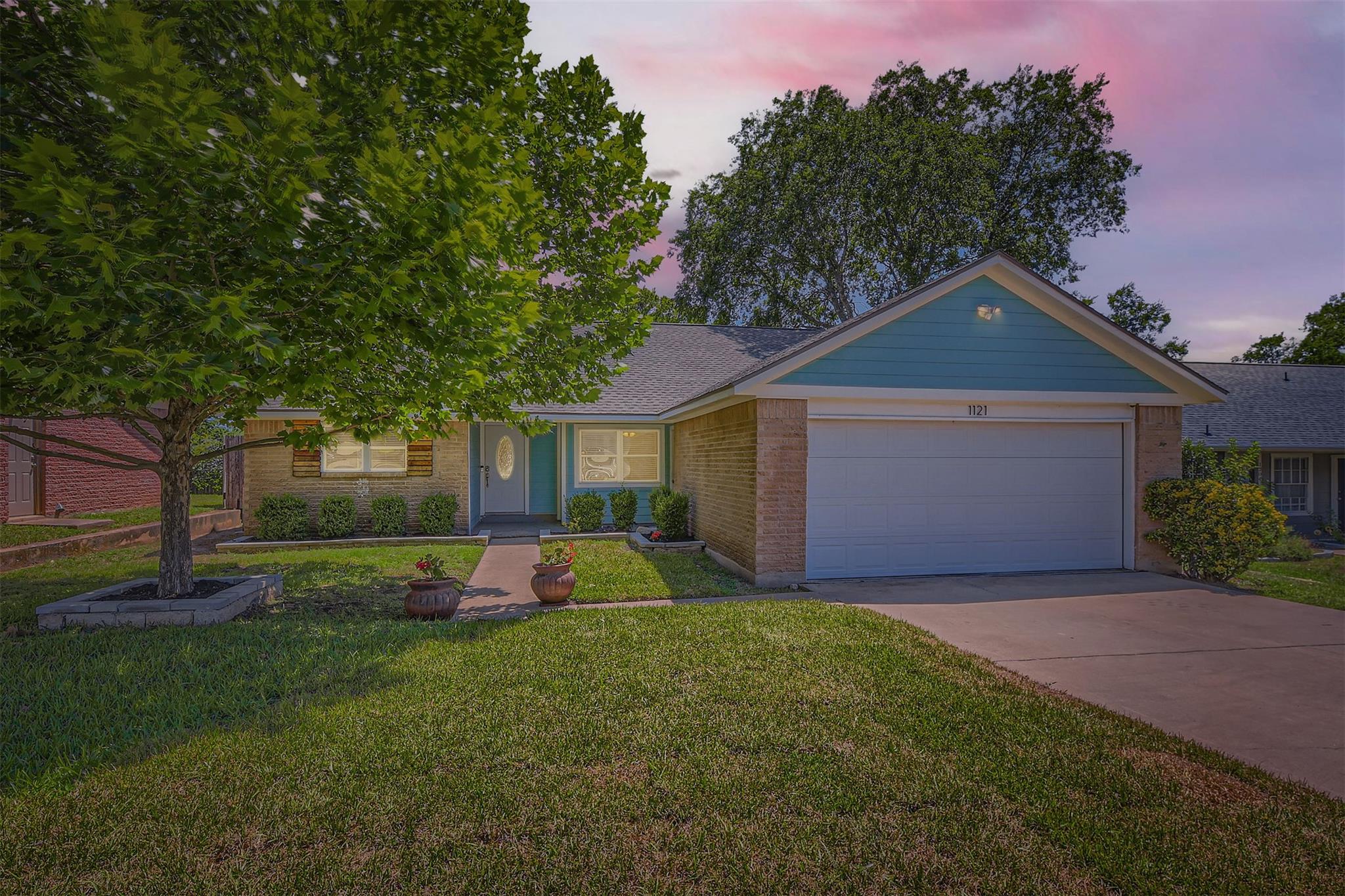 1121 Stoneoak Ln, Austin, TX 78745