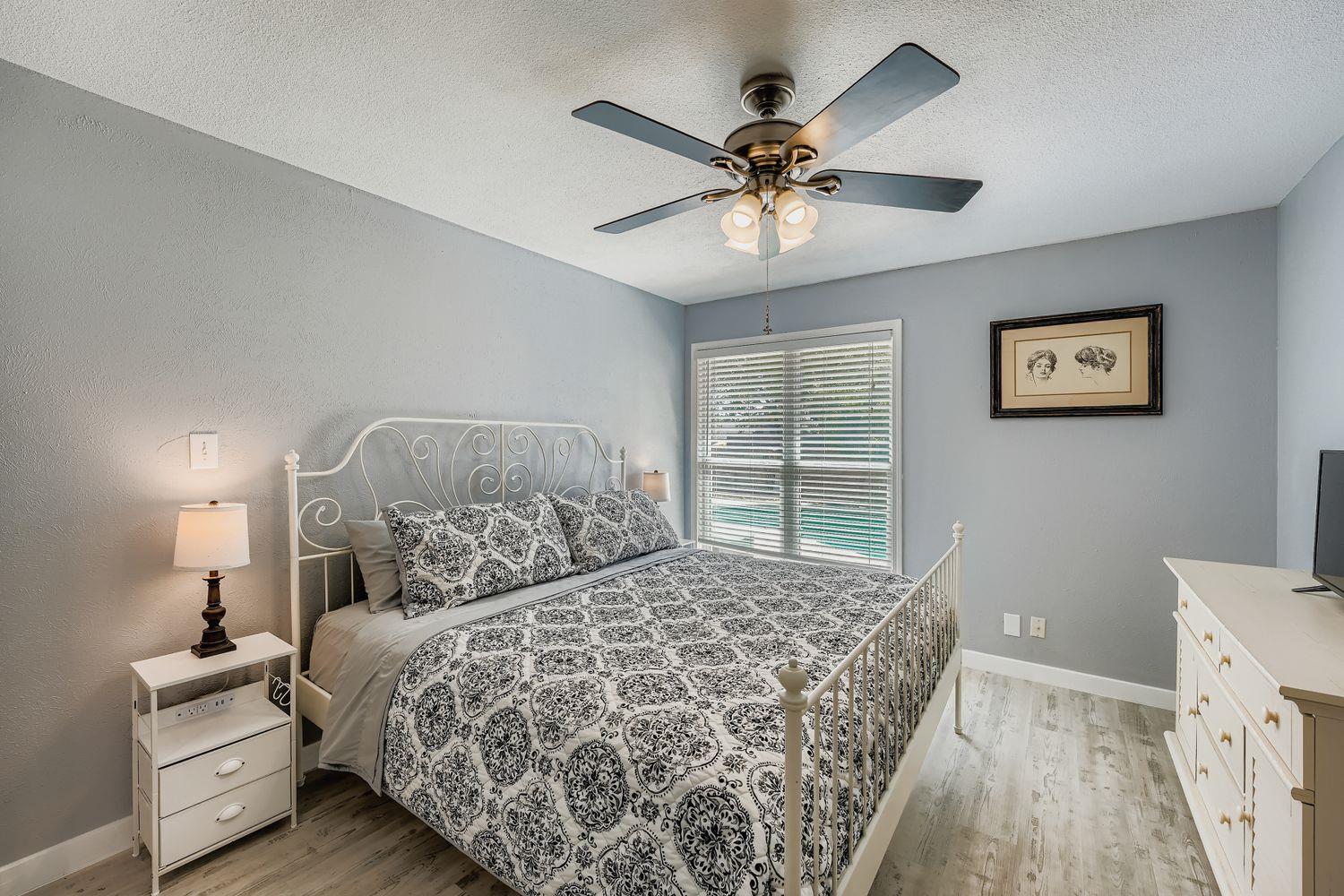 1121 Stoneoak Ln, Austin, TX 78745