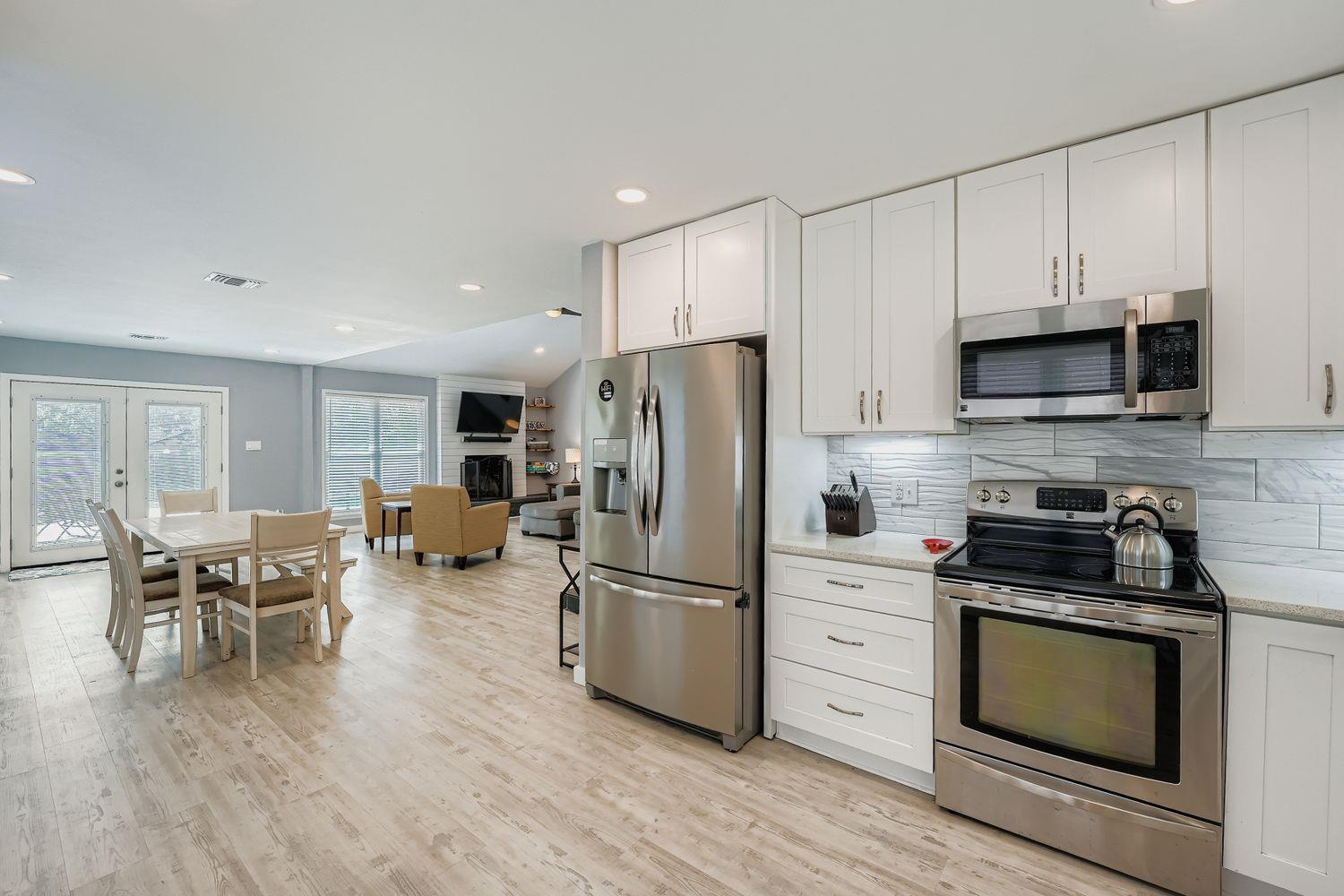 1121 Stoneoak Ln, Austin, TX 78745