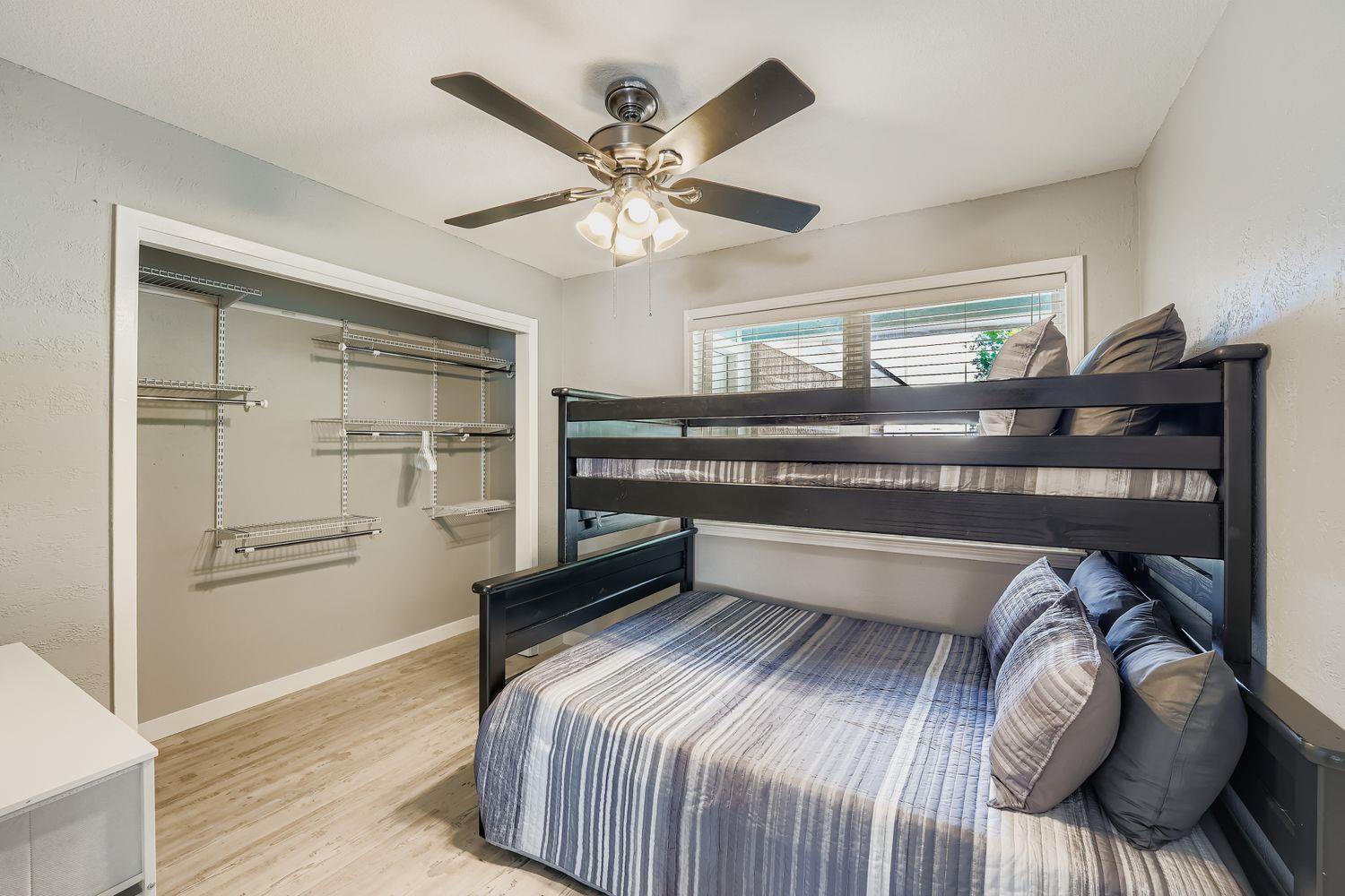 1121 Stoneoak Ln, Austin, TX 78745