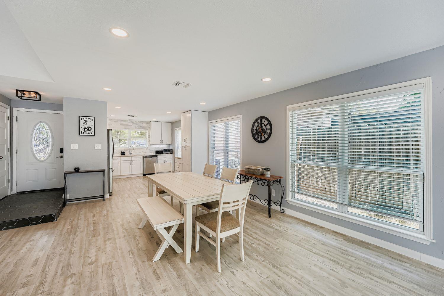 1121 Stoneoak Ln, Austin, TX 78745