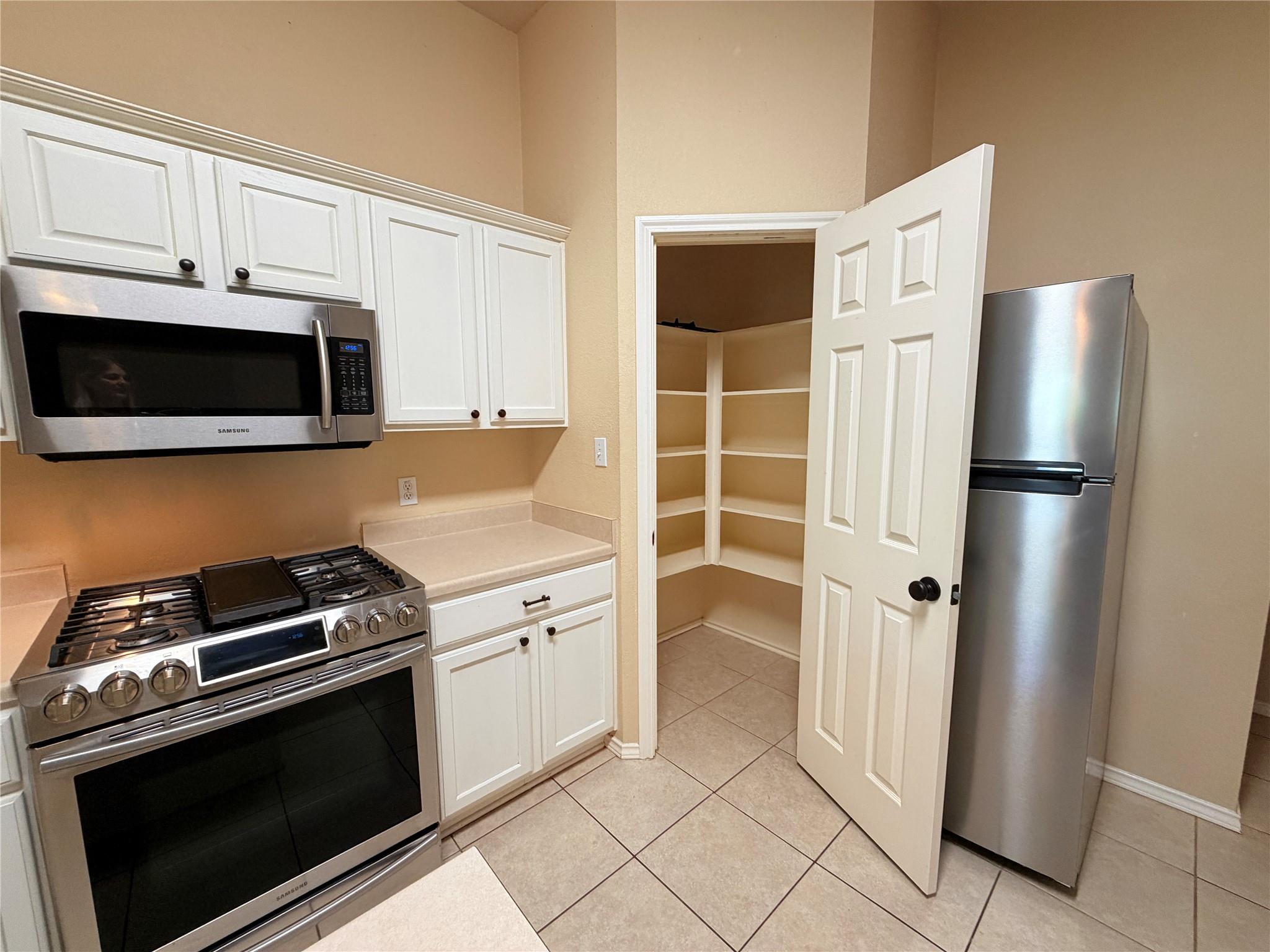 4415 Hunters Lodge Dr, Round Rock, TX 78681