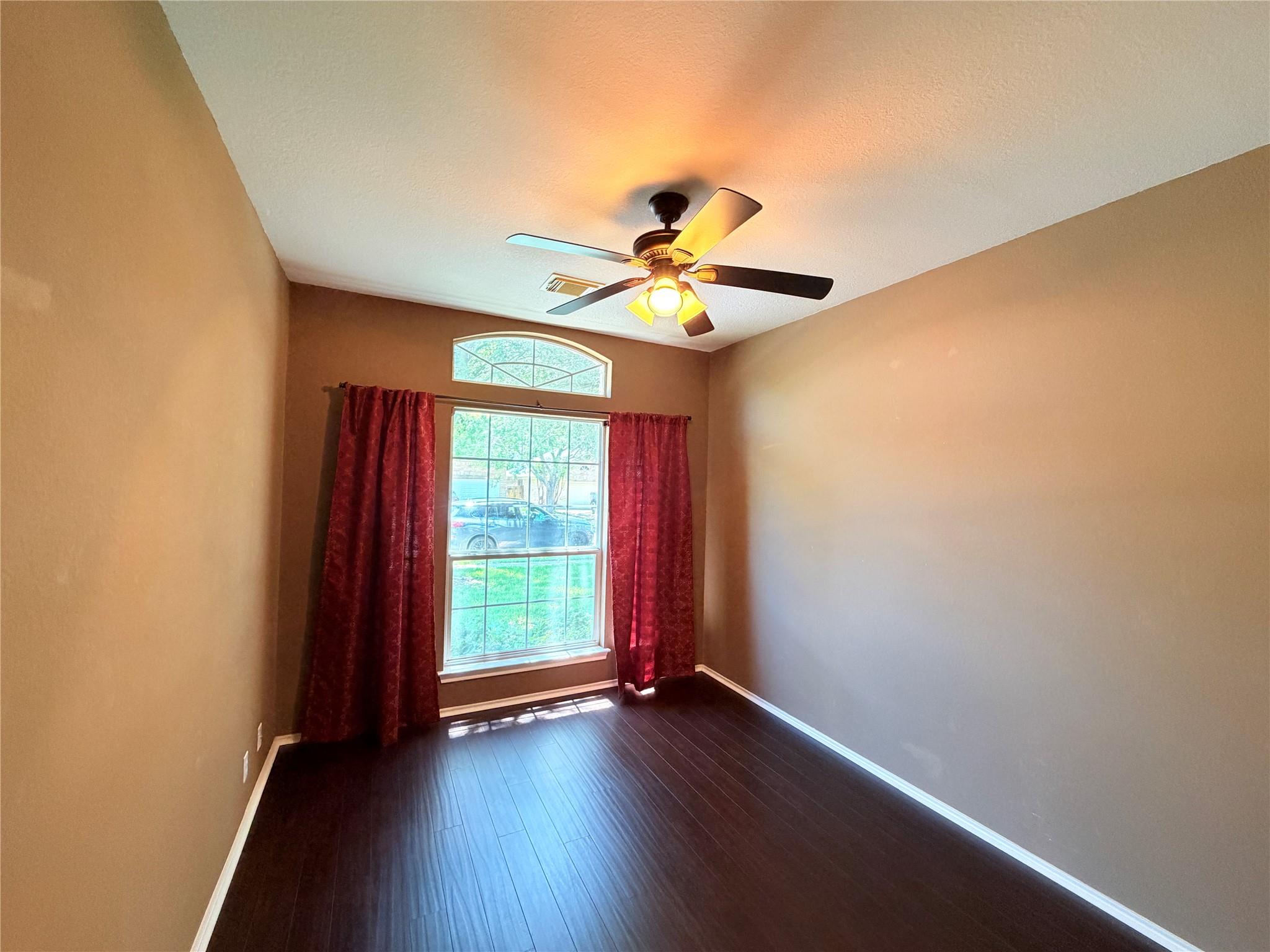4415 Hunters Lodge Dr, Round Rock, TX 78681