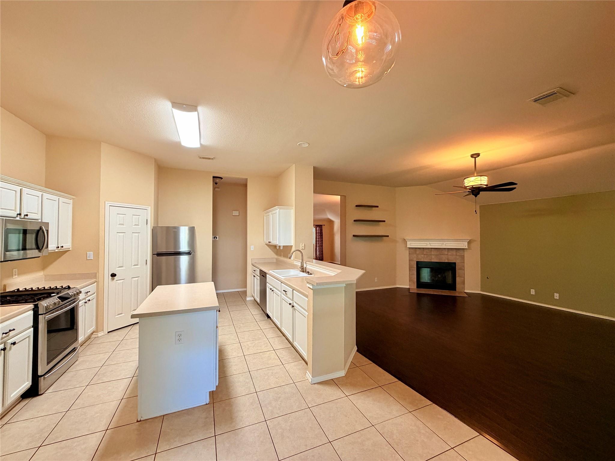 4415 Hunters Lodge Dr, Round Rock, TX 78681