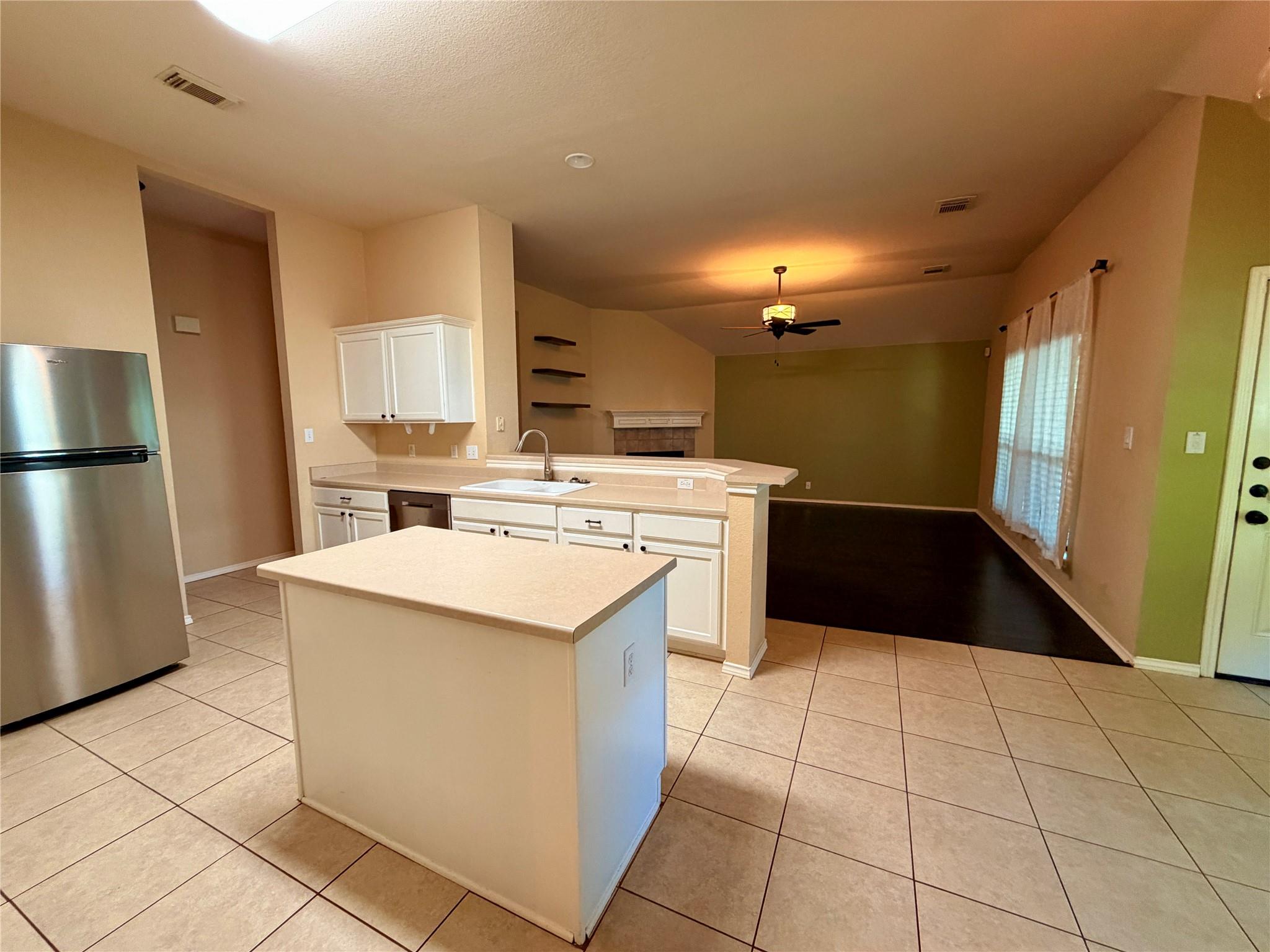 4415 Hunters Lodge Dr, Round Rock, TX 78681