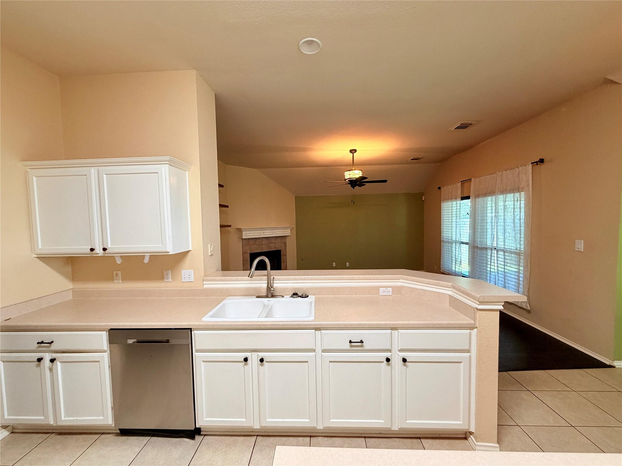4415 Hunters Lodge Dr, Round Rock, TX 78681