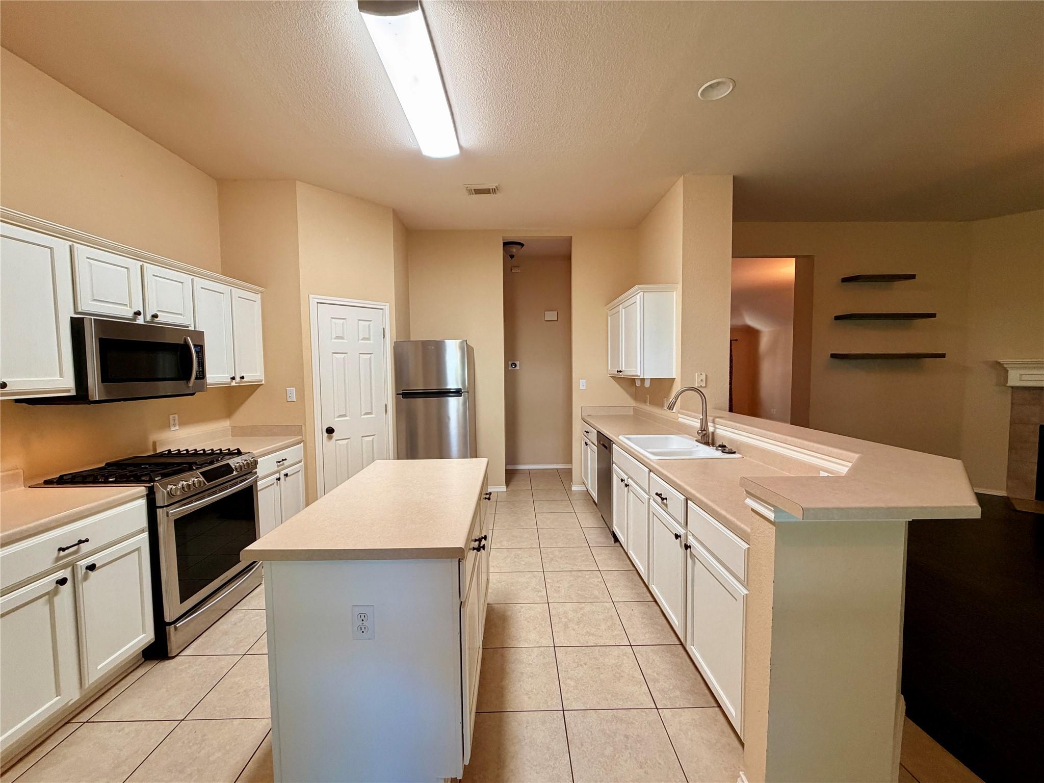 4415 Hunters Lodge Dr, Round Rock, TX 78681