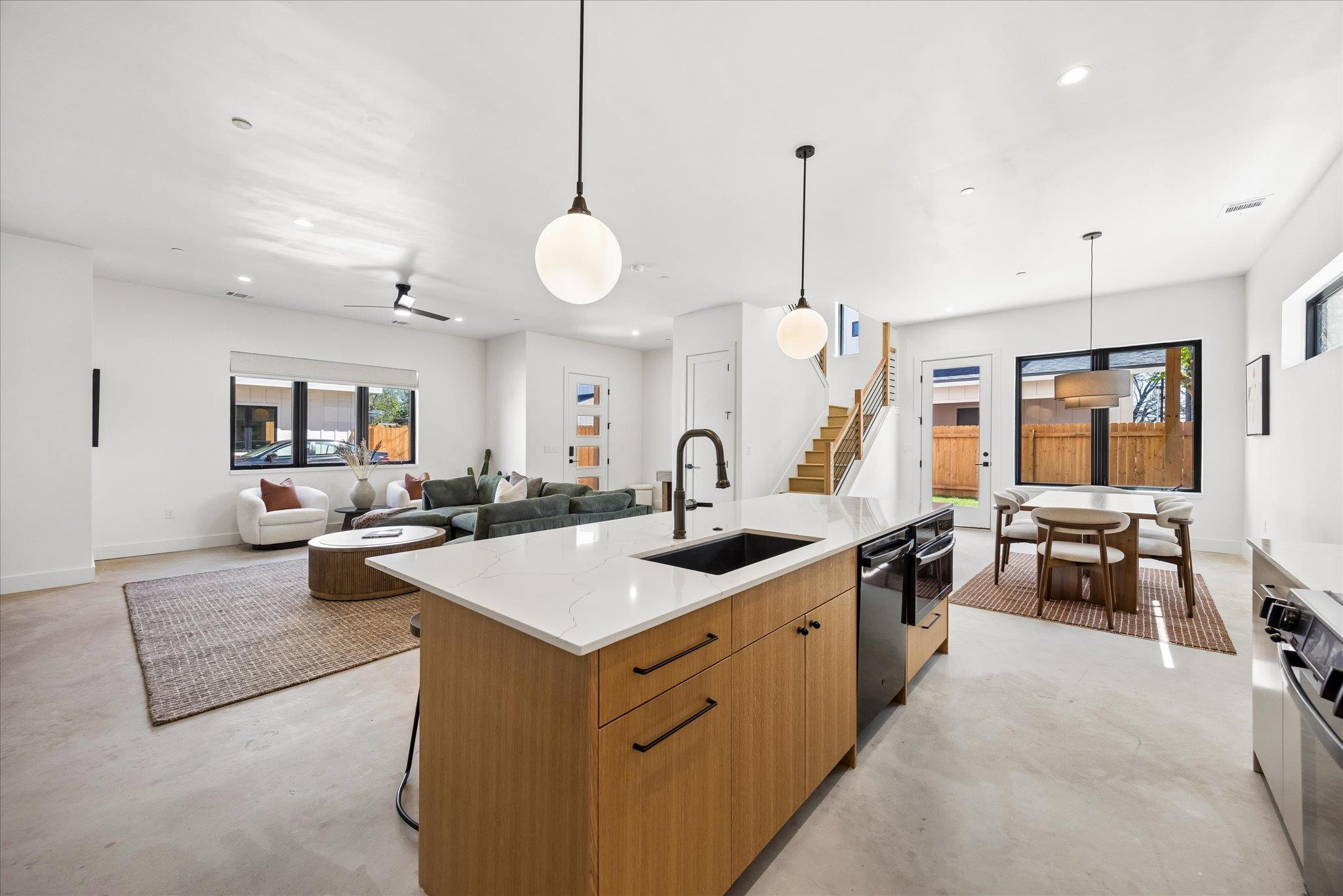 4416 S 1st St # 2, Austin, TX 78745