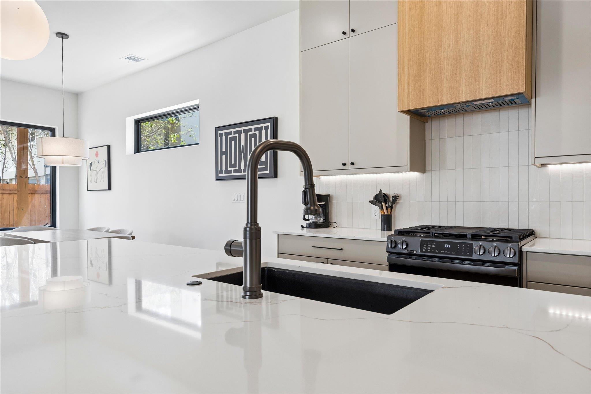 4416 S 1st St # 2, Austin, TX 78745