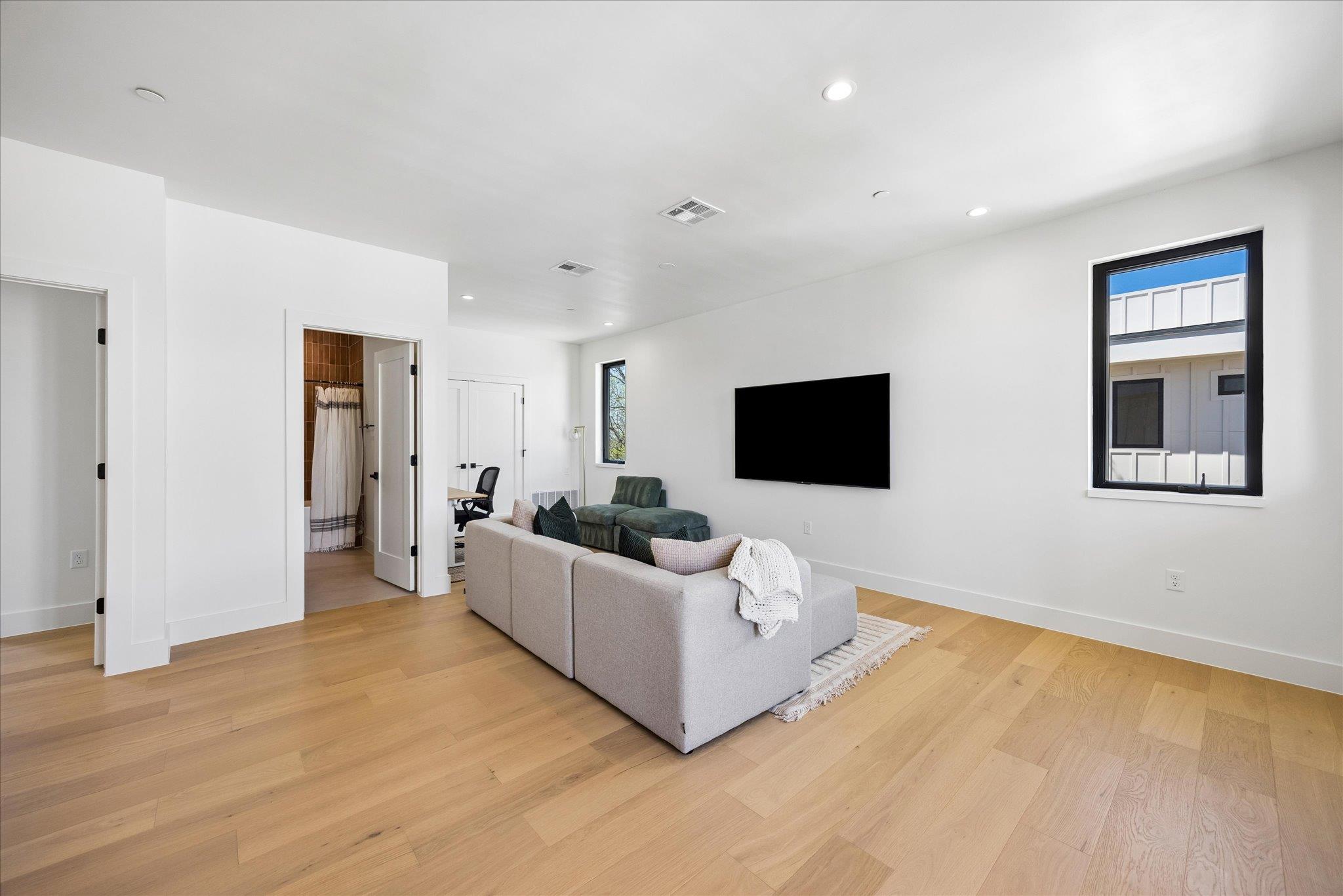 4416 S 1st St # 2, Austin, TX 78745