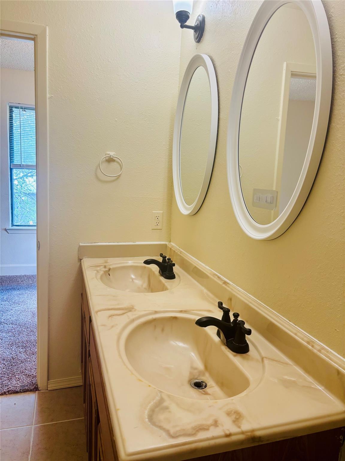 1206 Tartan Ln # B, Austin, TX 78753