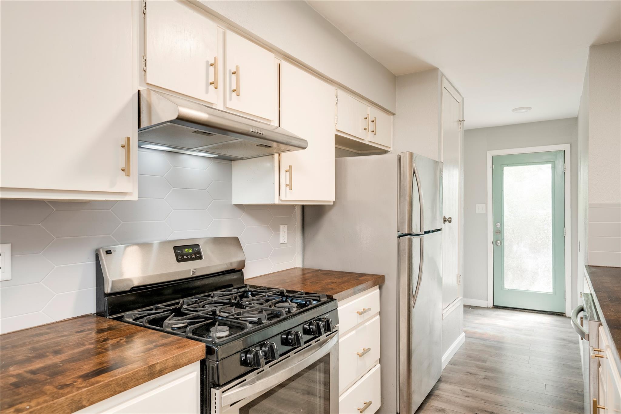 915 Chisholm Cv, Round Rock, TX 78681