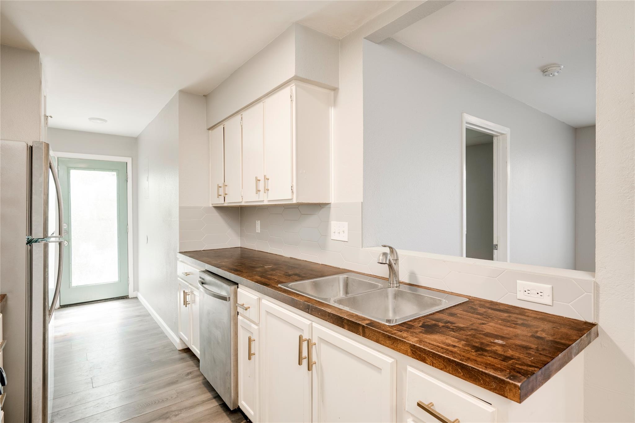 915 Chisholm Cv, Round Rock, TX 78681