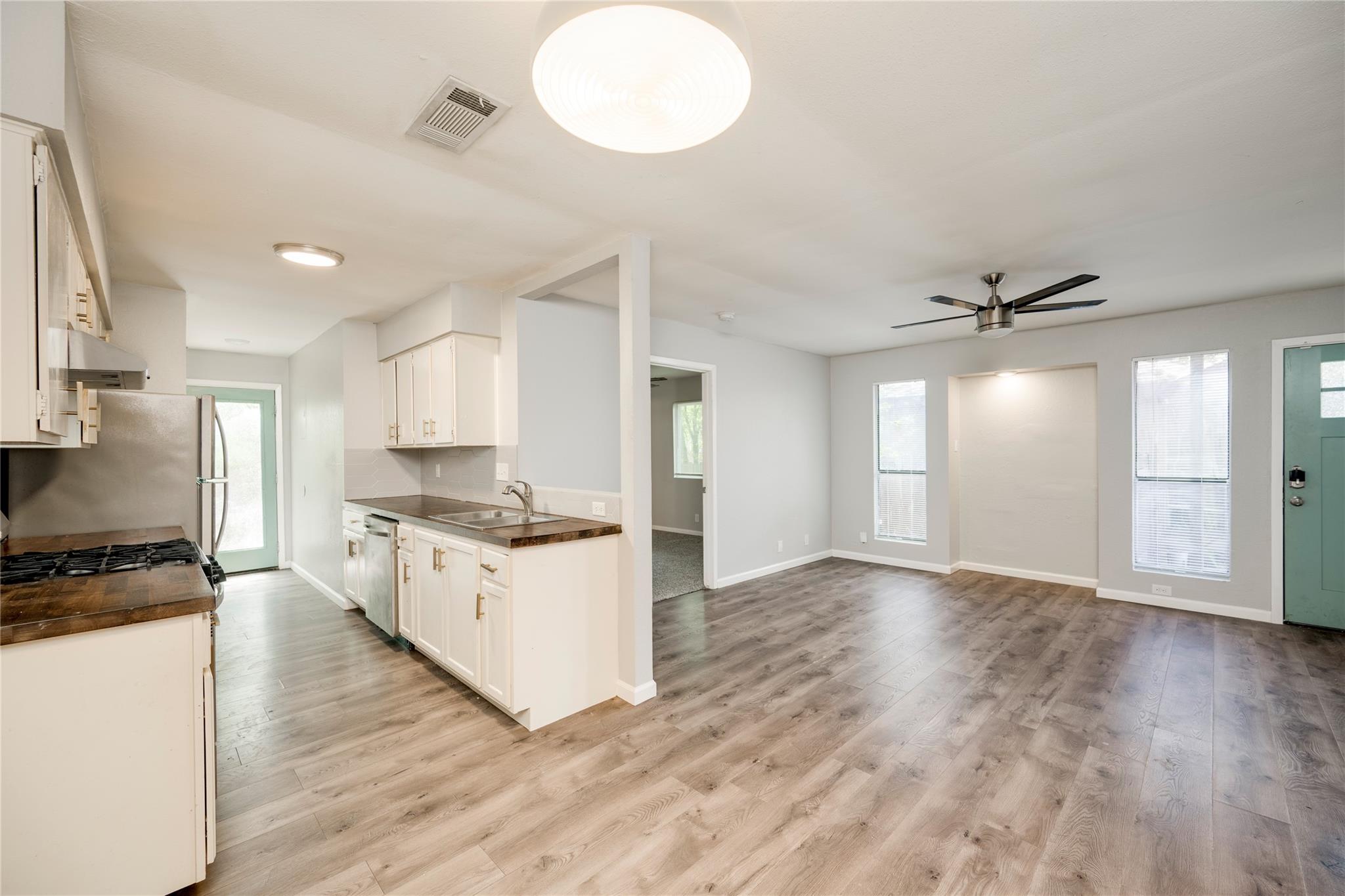 915 Chisholm Cv, Round Rock, TX 78681