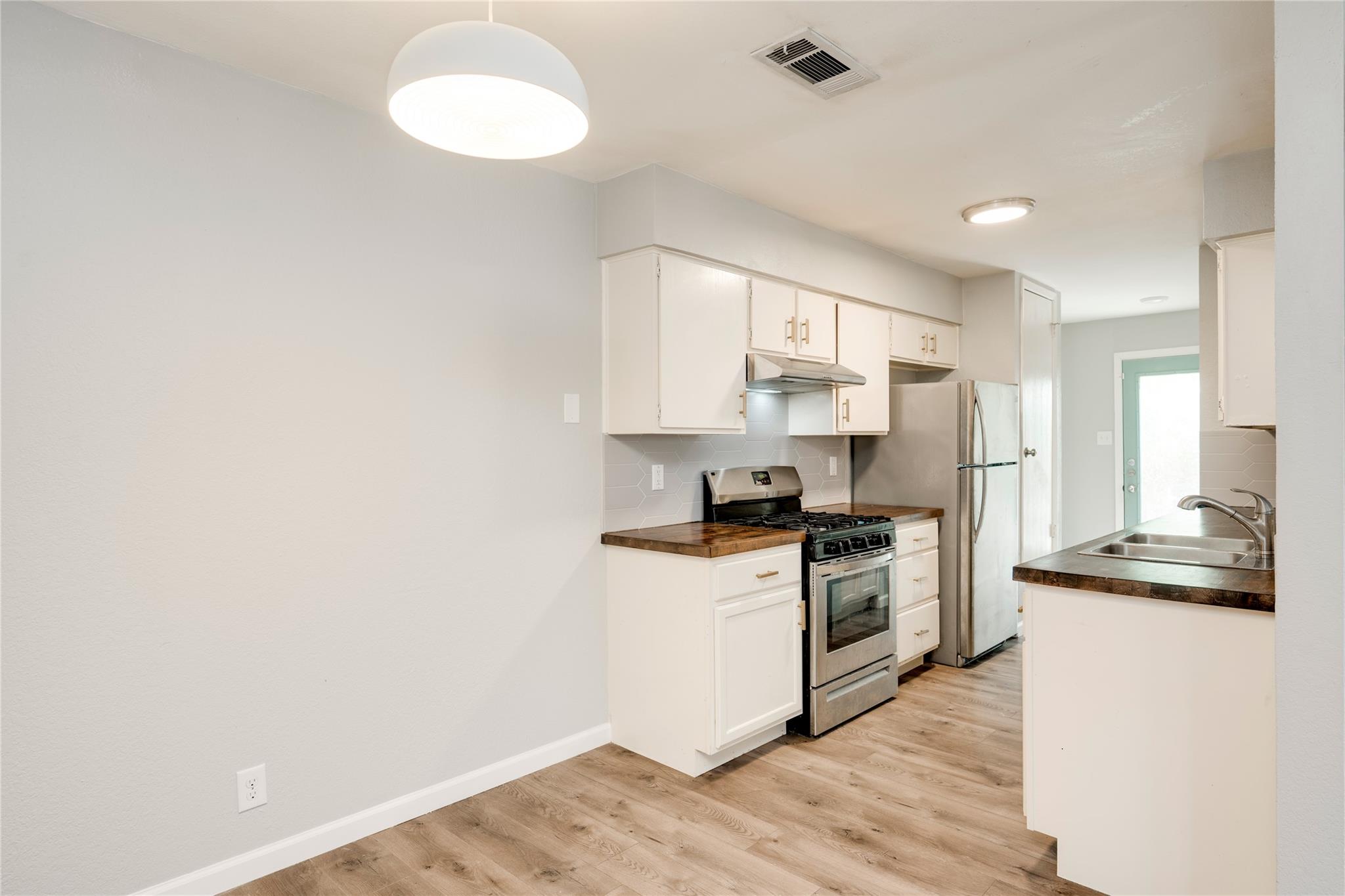 915 Chisholm Cv, Round Rock, TX 78681