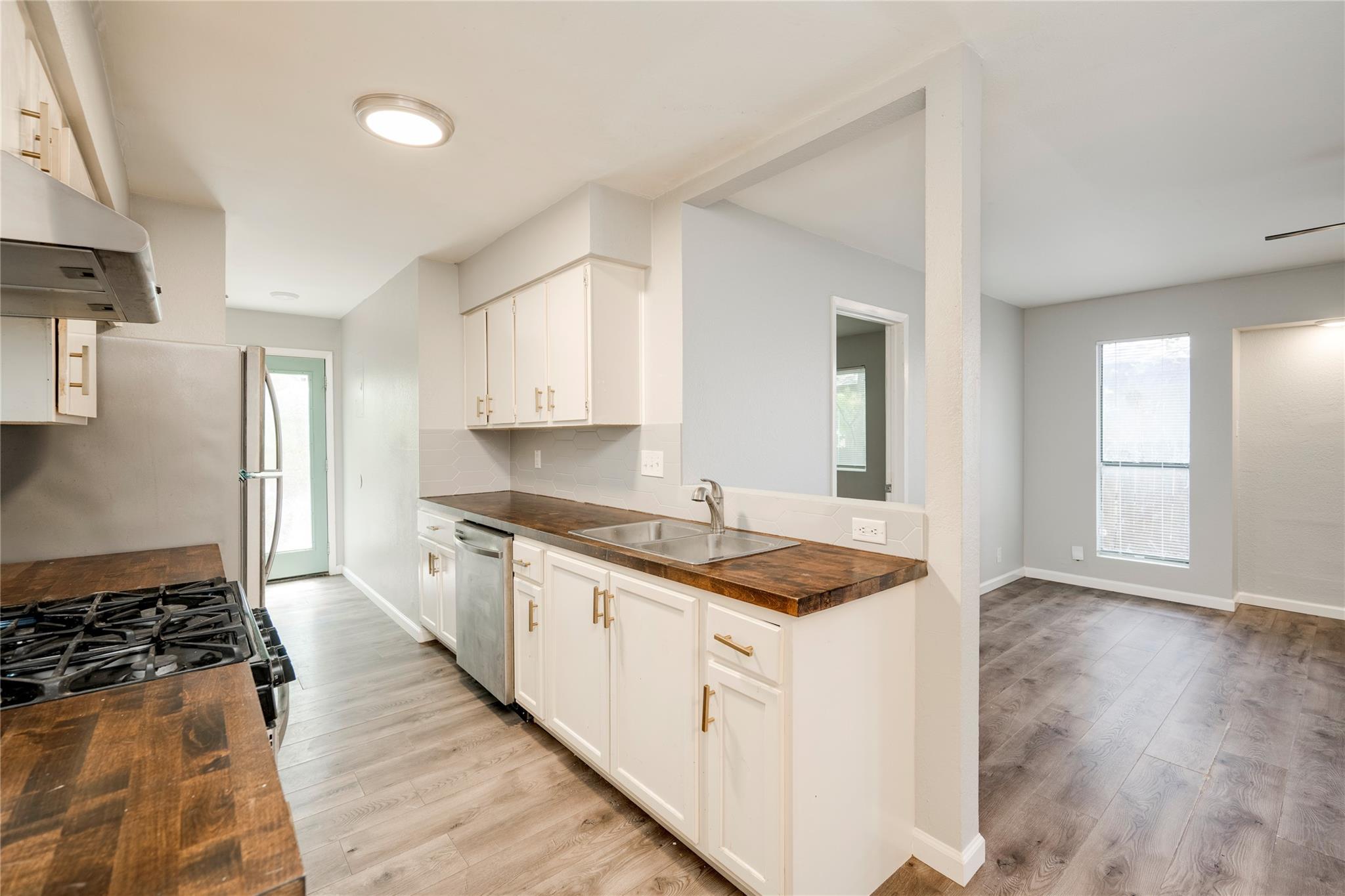 915 Chisholm Cv, Round Rock, TX 78681