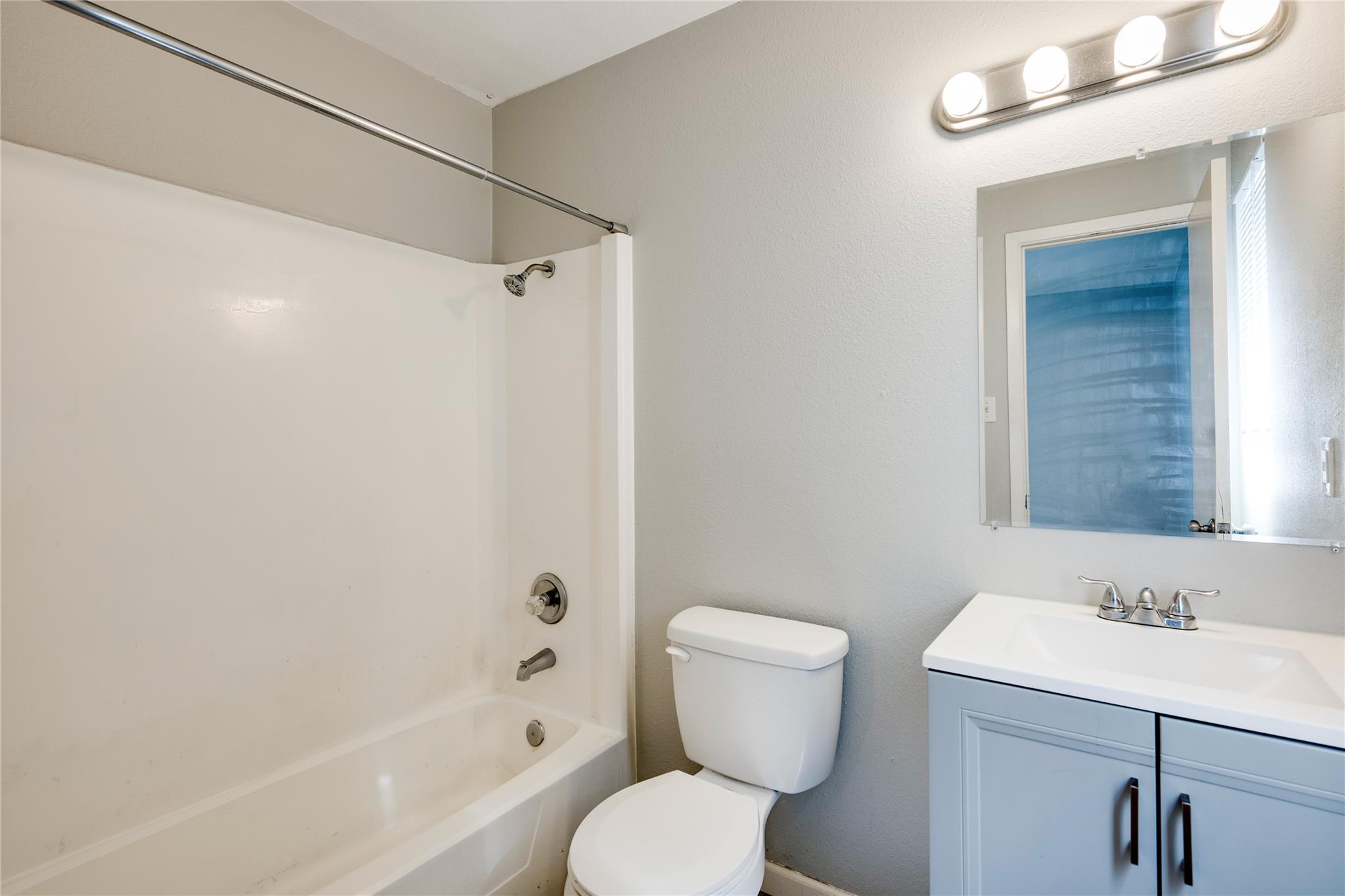 915 Chisholm Cv, Round Rock, TX 78681